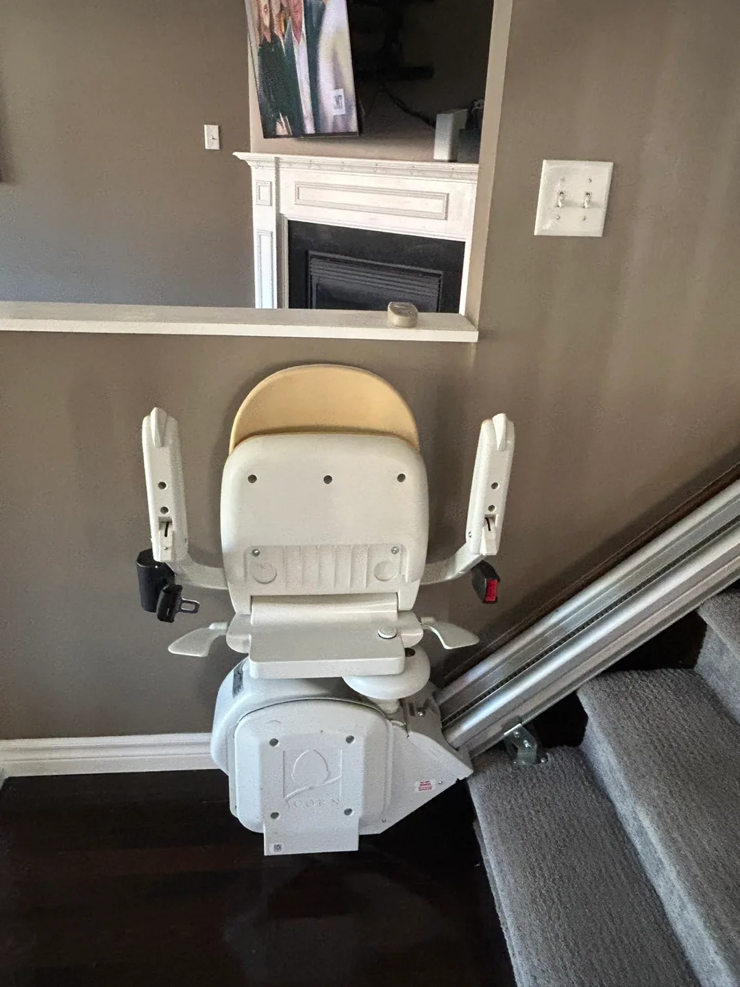 Acorn Stairlift - Gently Used thumbnail