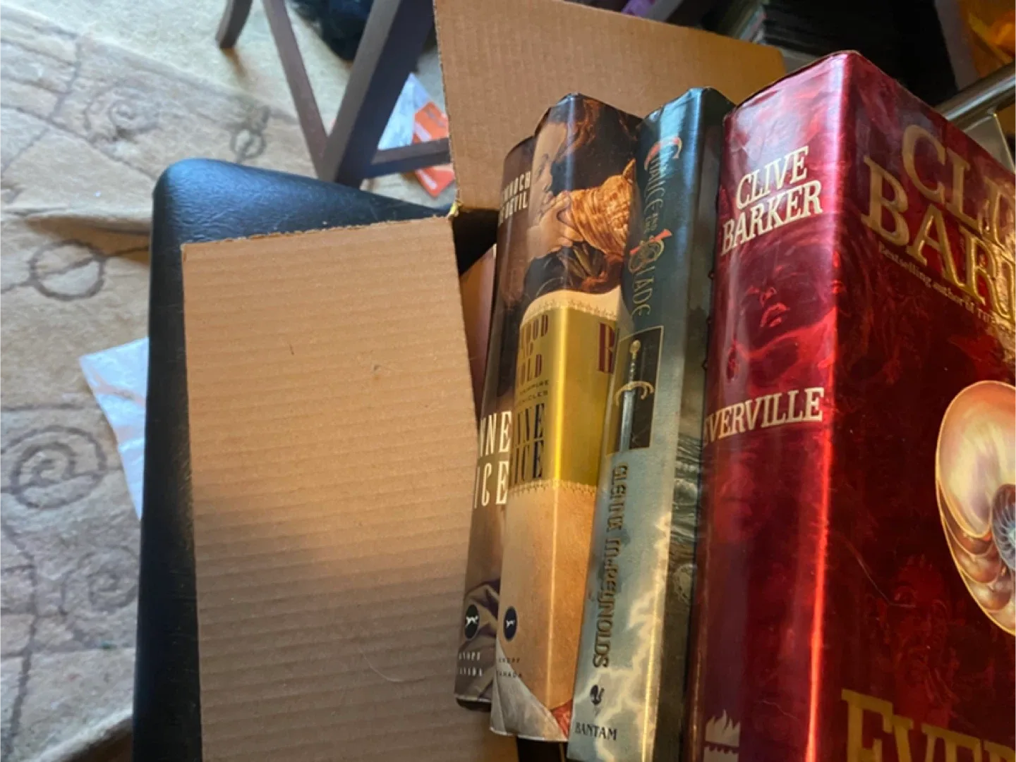 Mixed Lot of Anne Rice & Clive Barker Books image indicator(5)