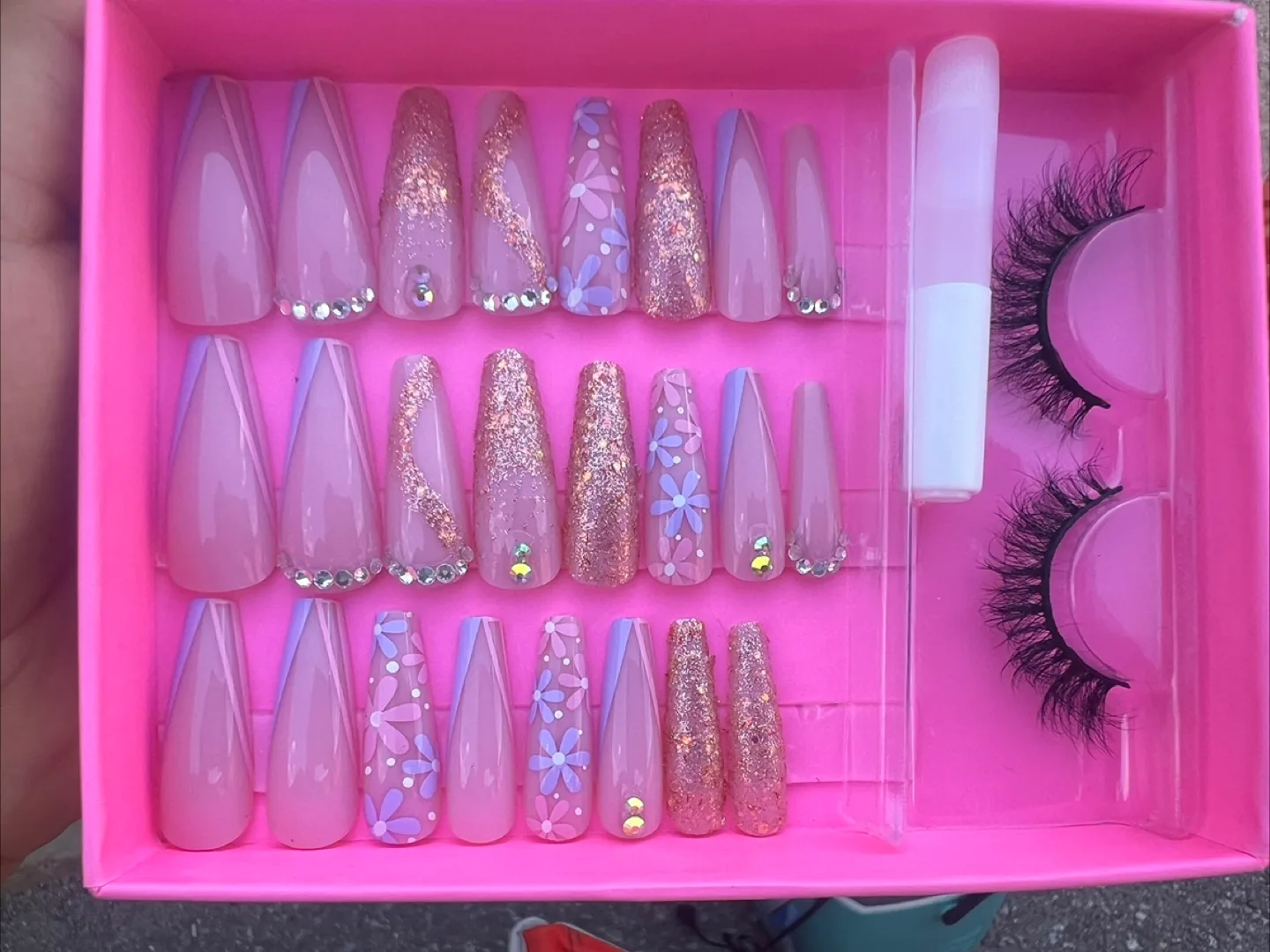 Press on Nails with Lashes image indicator(4)