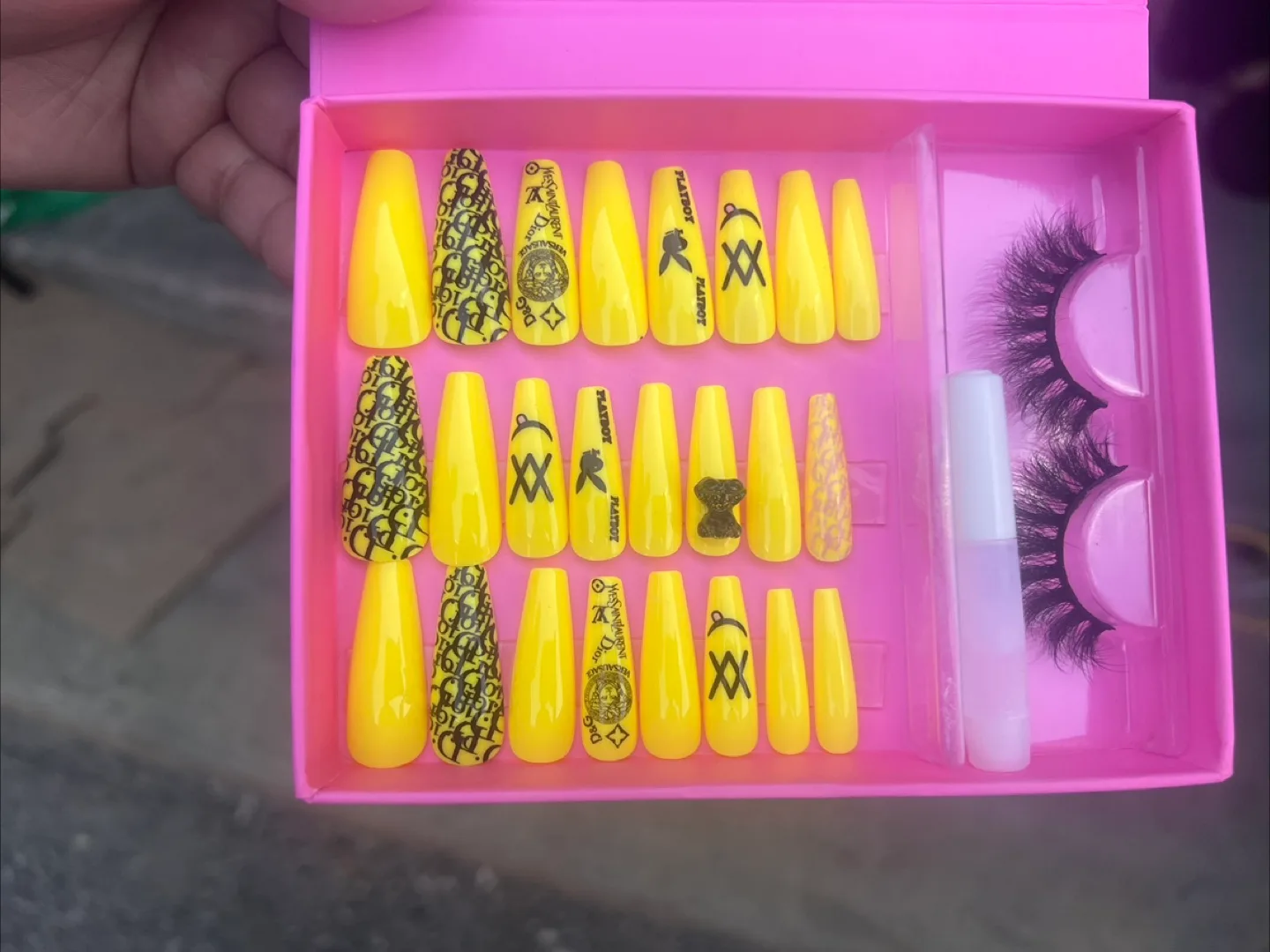 Press on Nails with Lashes image indicator(7)