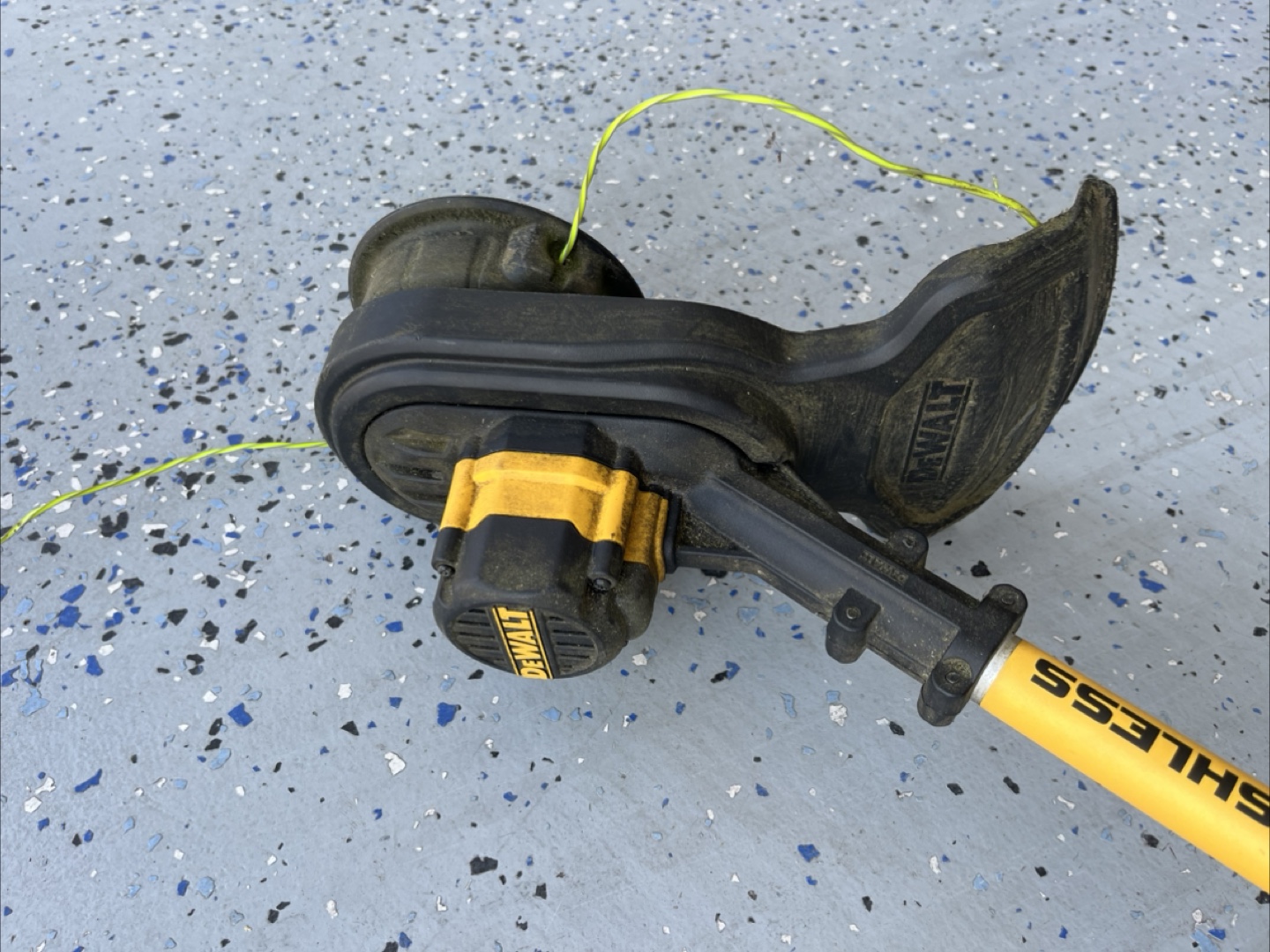 DEWALT 20V Grass Trimmer FOR PARTS OR FIXING - photo 4