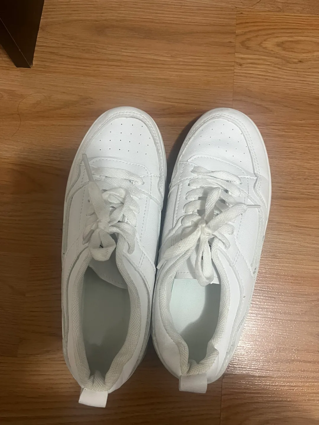 White Sneakers thumbnail