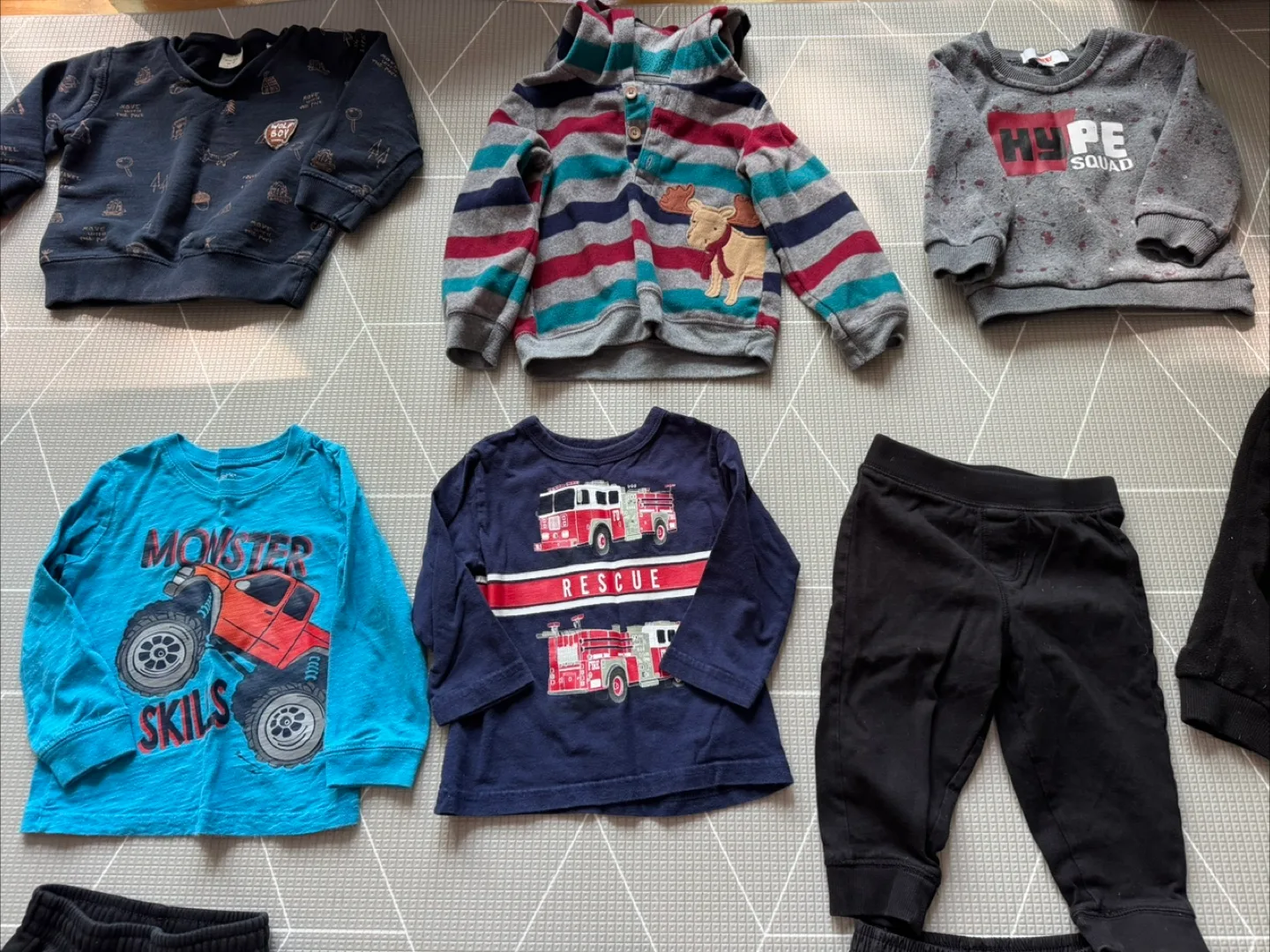 Mix of Baby Clothes - 12-18 Months image indicator(6)