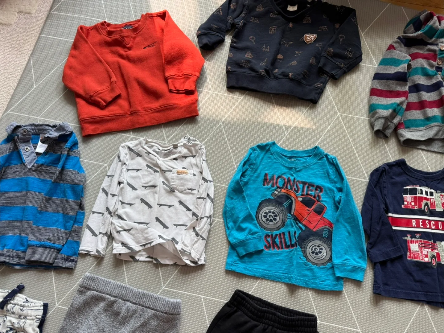 Mix of Baby Clothes - 12-18 Months image indicator(3)