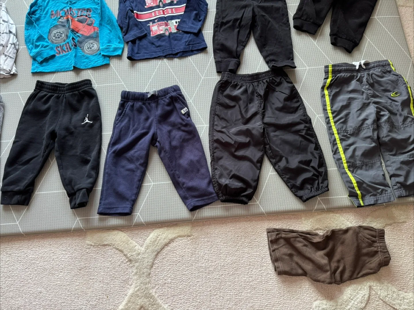 Mix of Baby Clothes - 12-18 Months image indicator(7)