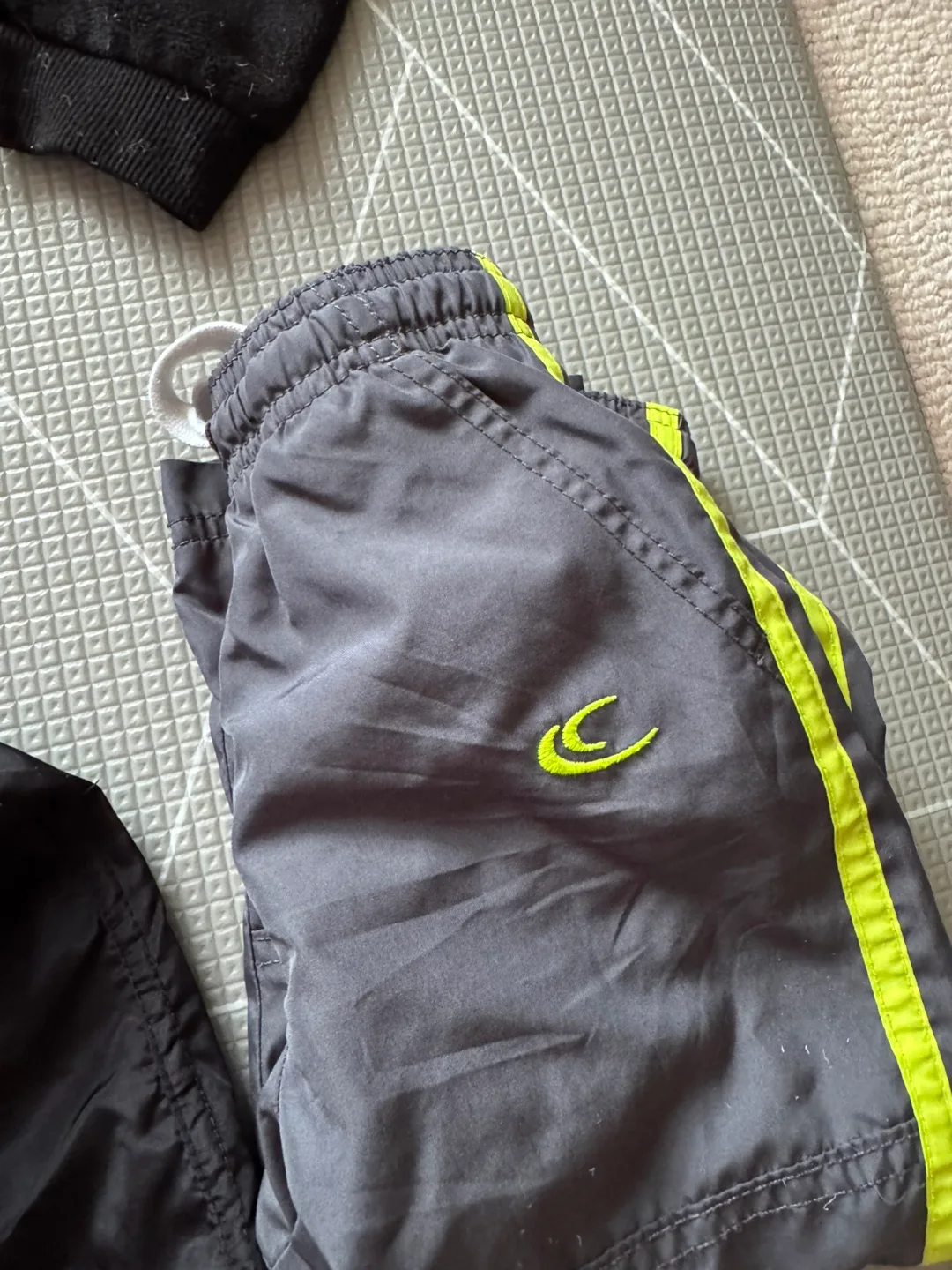 Mix of Baby Clothes - 12-18 Months image indicator(8)