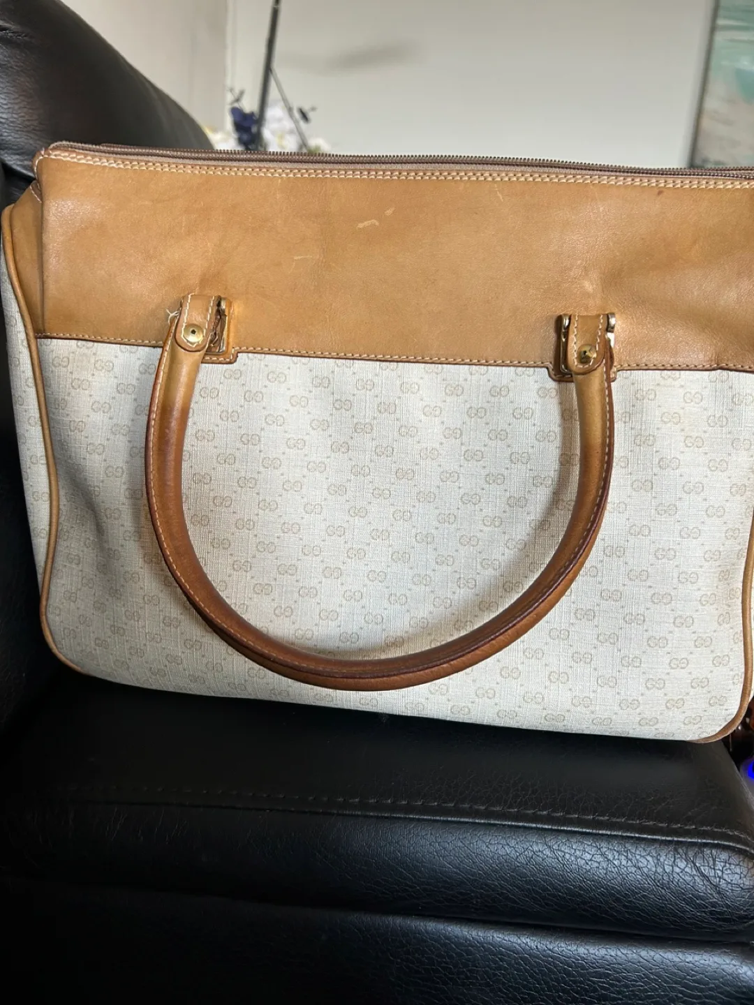 Gucci Vintage Beige/Brown GG Canvas Handbag image indicator(2)