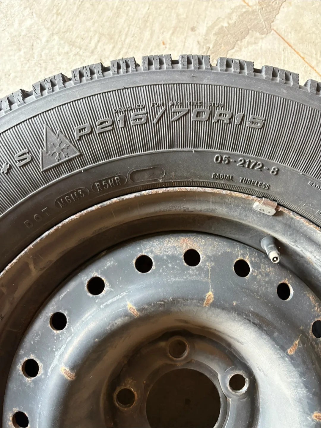 Tires- Goodyear Nordic Winter Tire P215/70R15 image indicator(5)