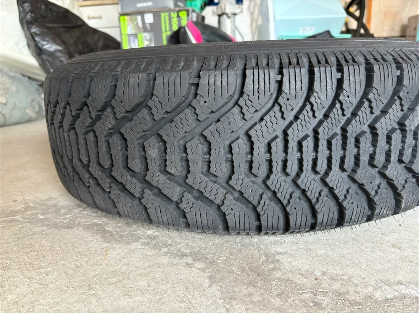 Tires- Goodyear Nordic Winter Tire P215/70R15 image indicator(2)