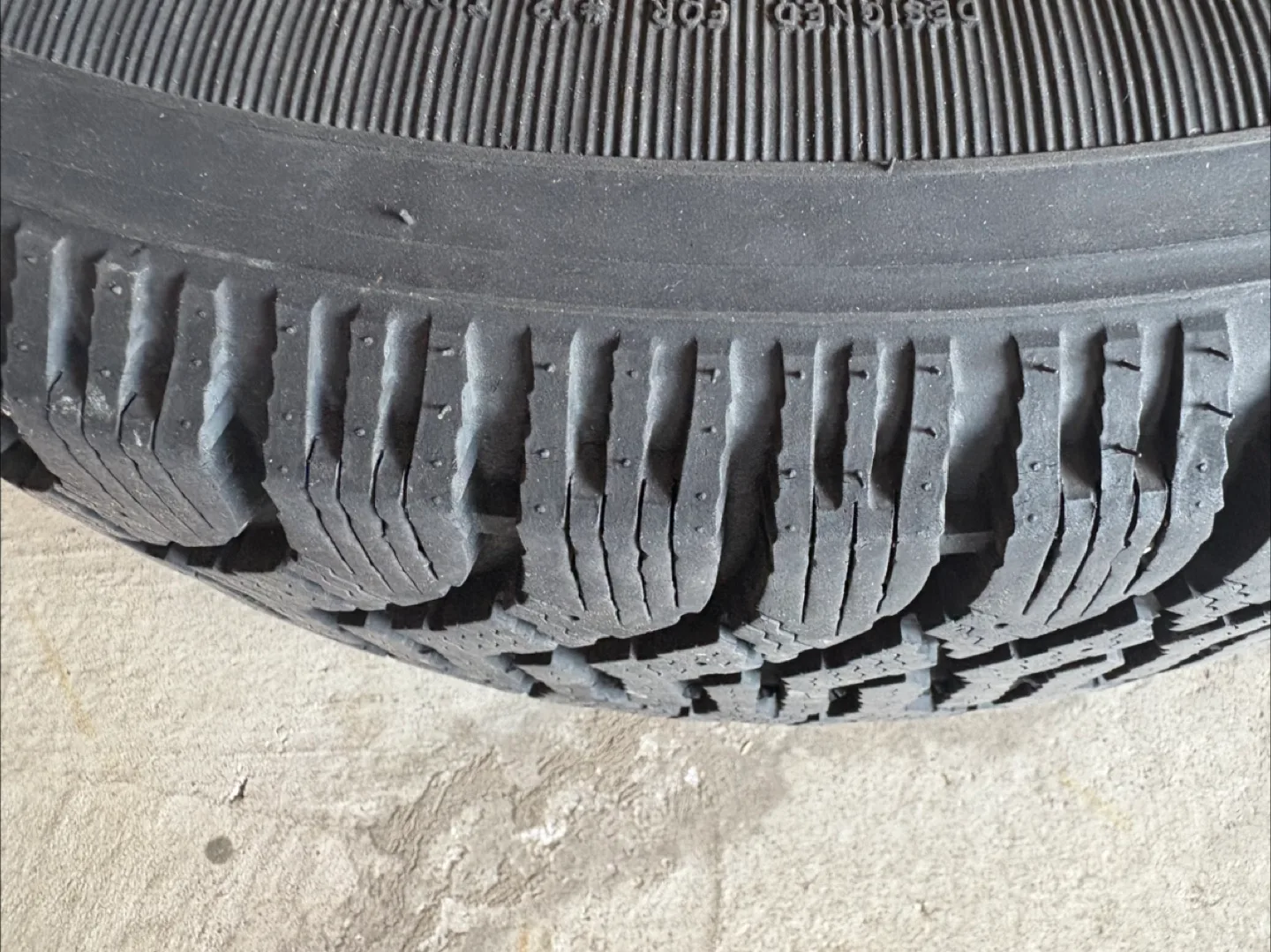 Tires- Goodyear Nordic Winter Tire P215/70R15 image indicator(4)