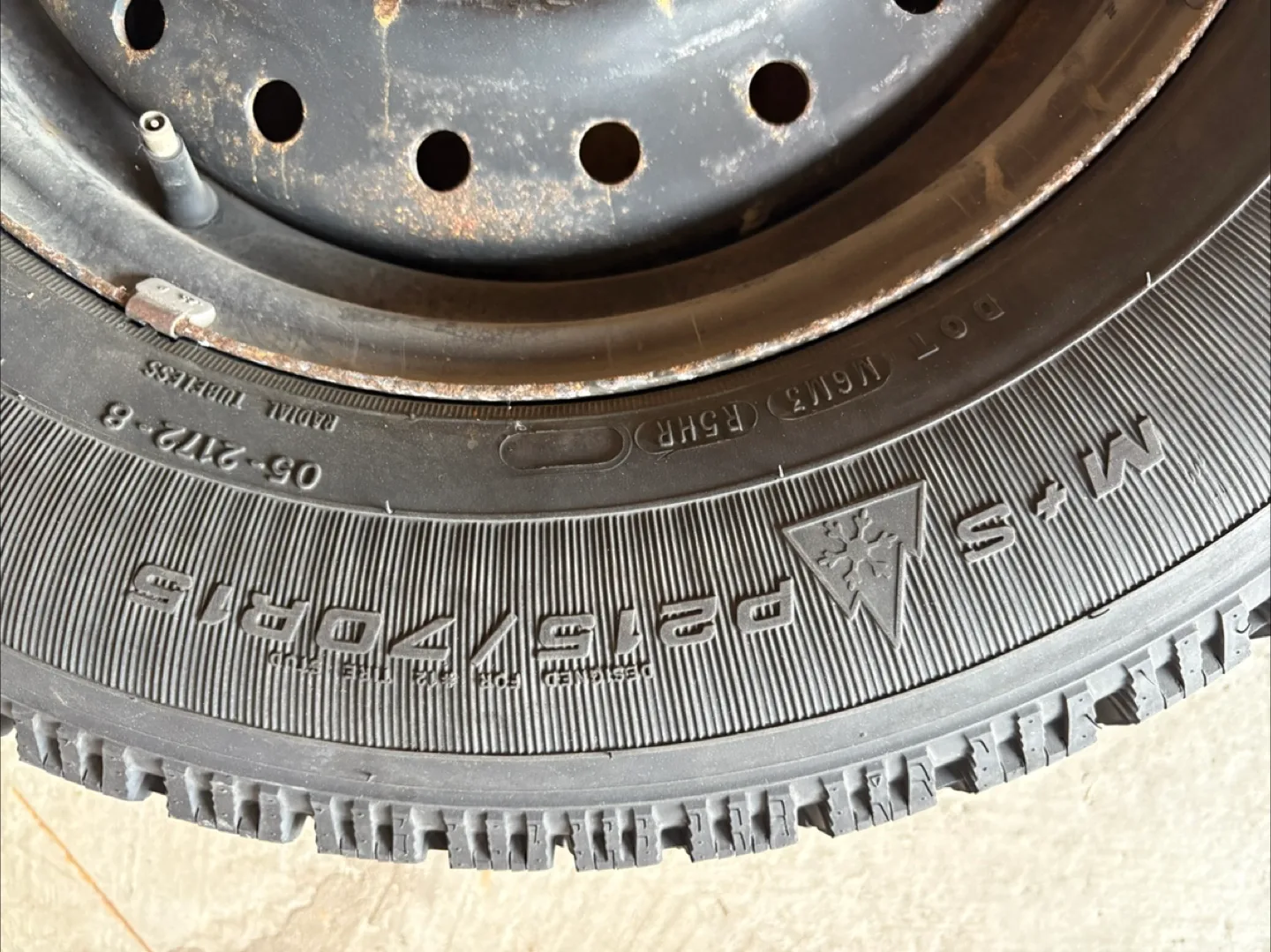 Tires- Goodyear Nordic Winter Tire P215/70R15 image indicator(6)