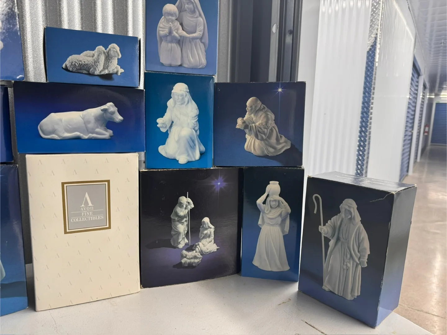 Alou Fine Collectibles Nativity Set image indicator(2)