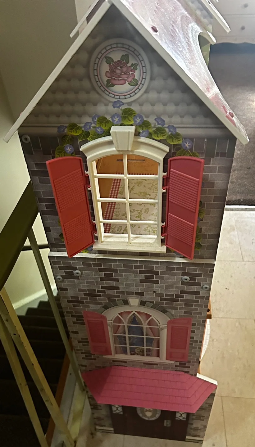 Large Dollhouse - includes some furniture & dolls image indicator(6)