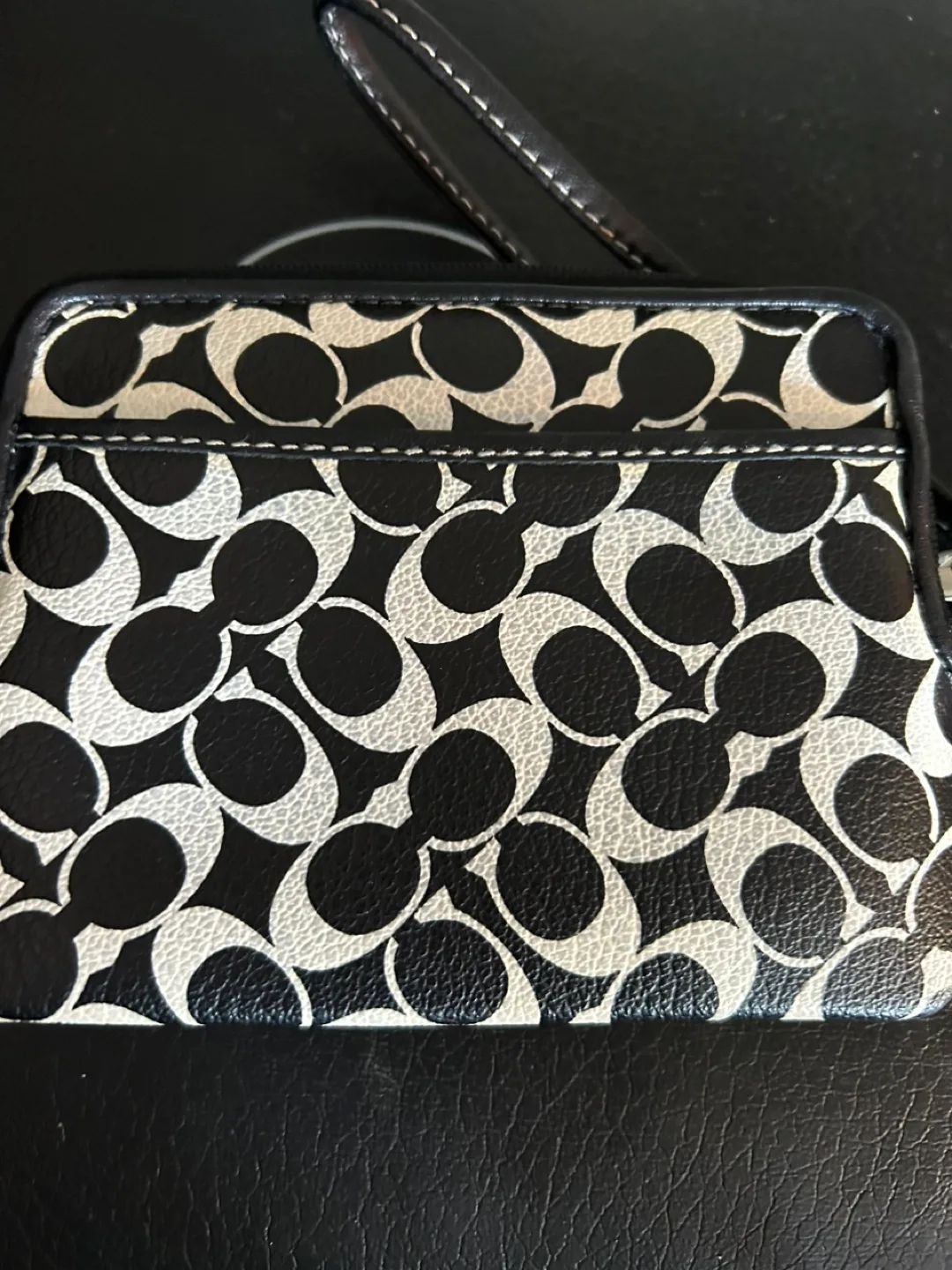 Coach Wristlet Black/White Signature image indicator(3)