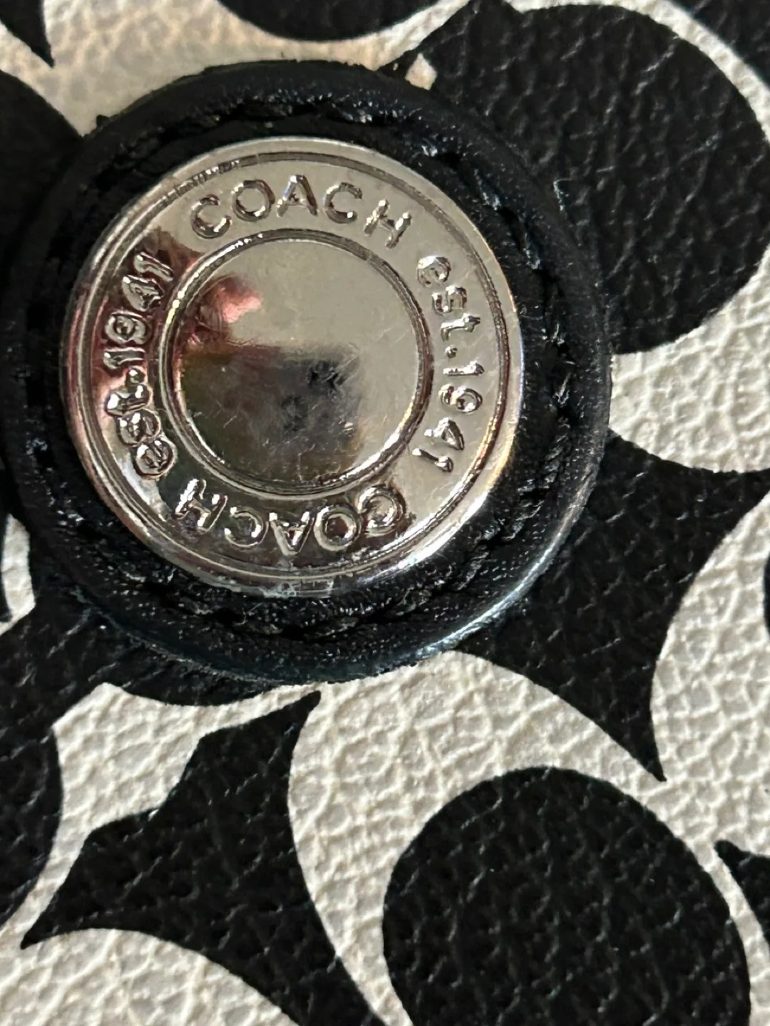 Coach Wristlet Black/White Signature image indicator(5)