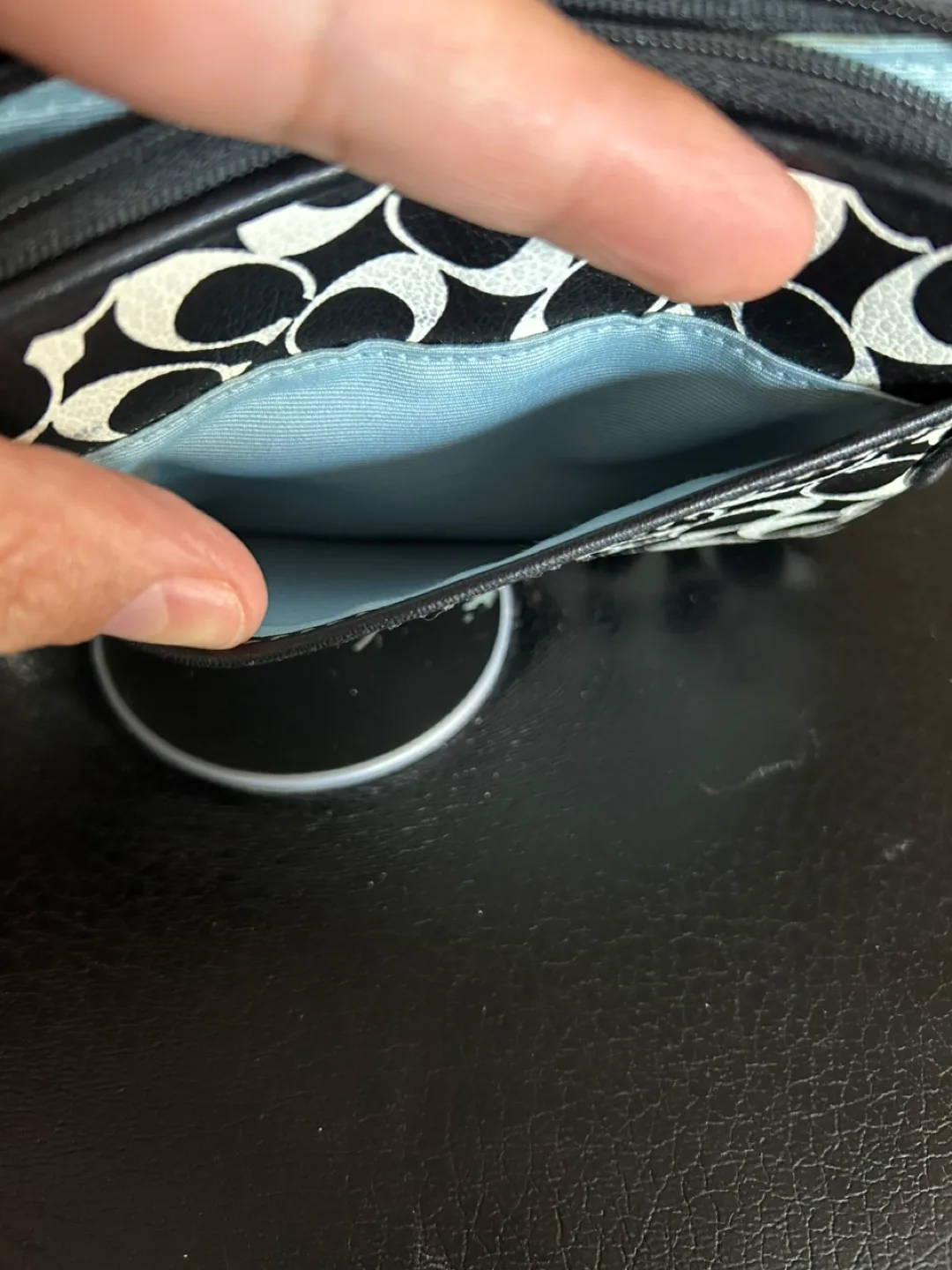 Coach Wristlet Black/White Signature image indicator(4)
