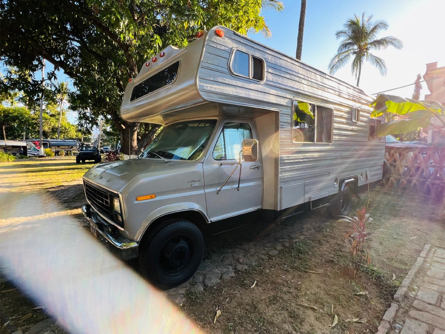 1979 Ford Okanagan Custom Coach 24ft class C RV - photo 3