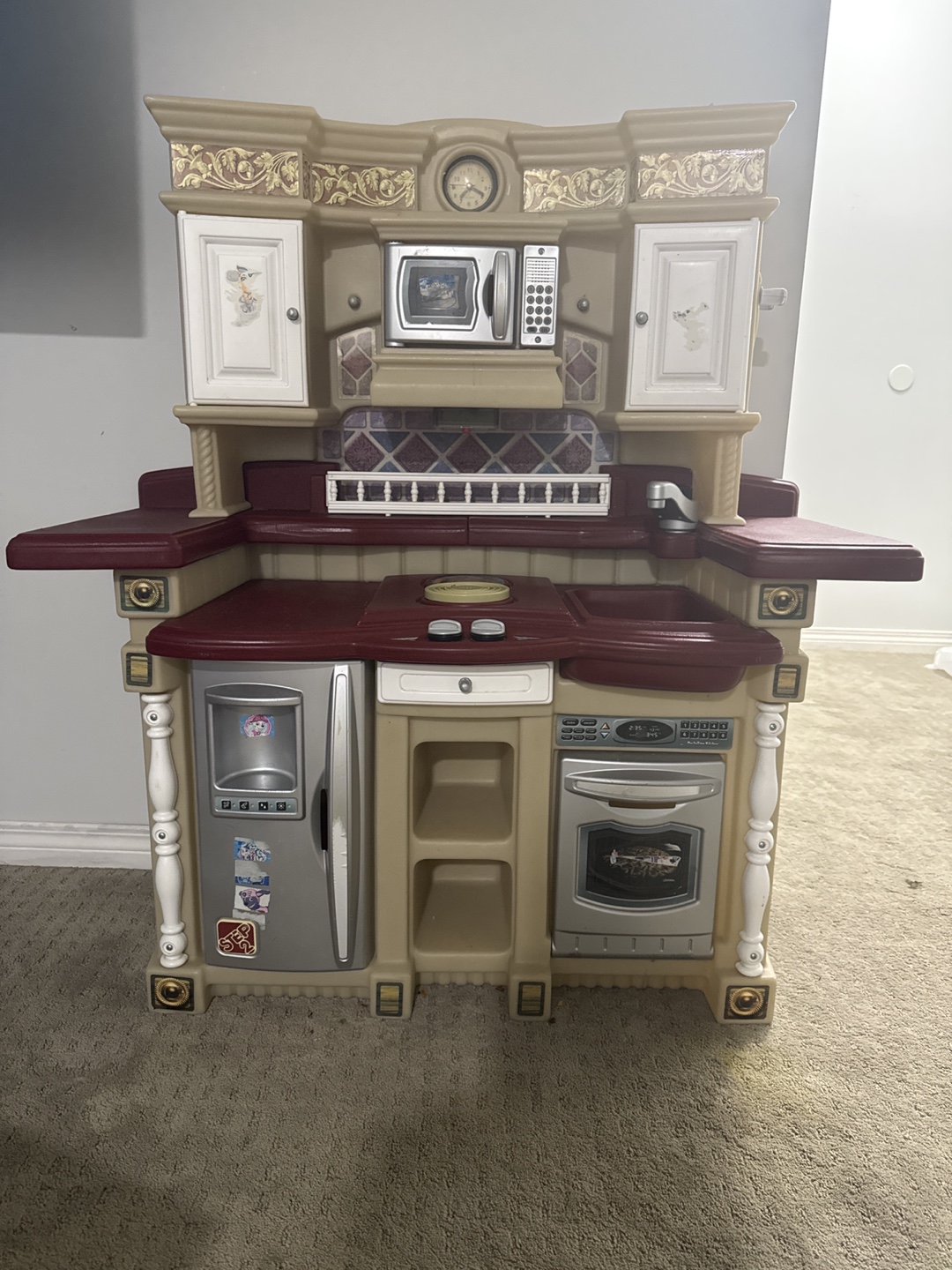 Step2 Grand Walk-In Kitchen & Refrigerator