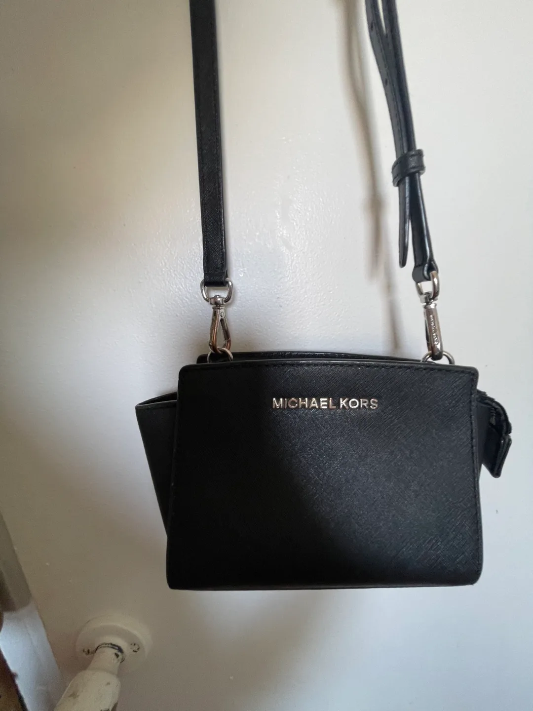 Michael Kors Black Crossbody Bag image indicator(4)