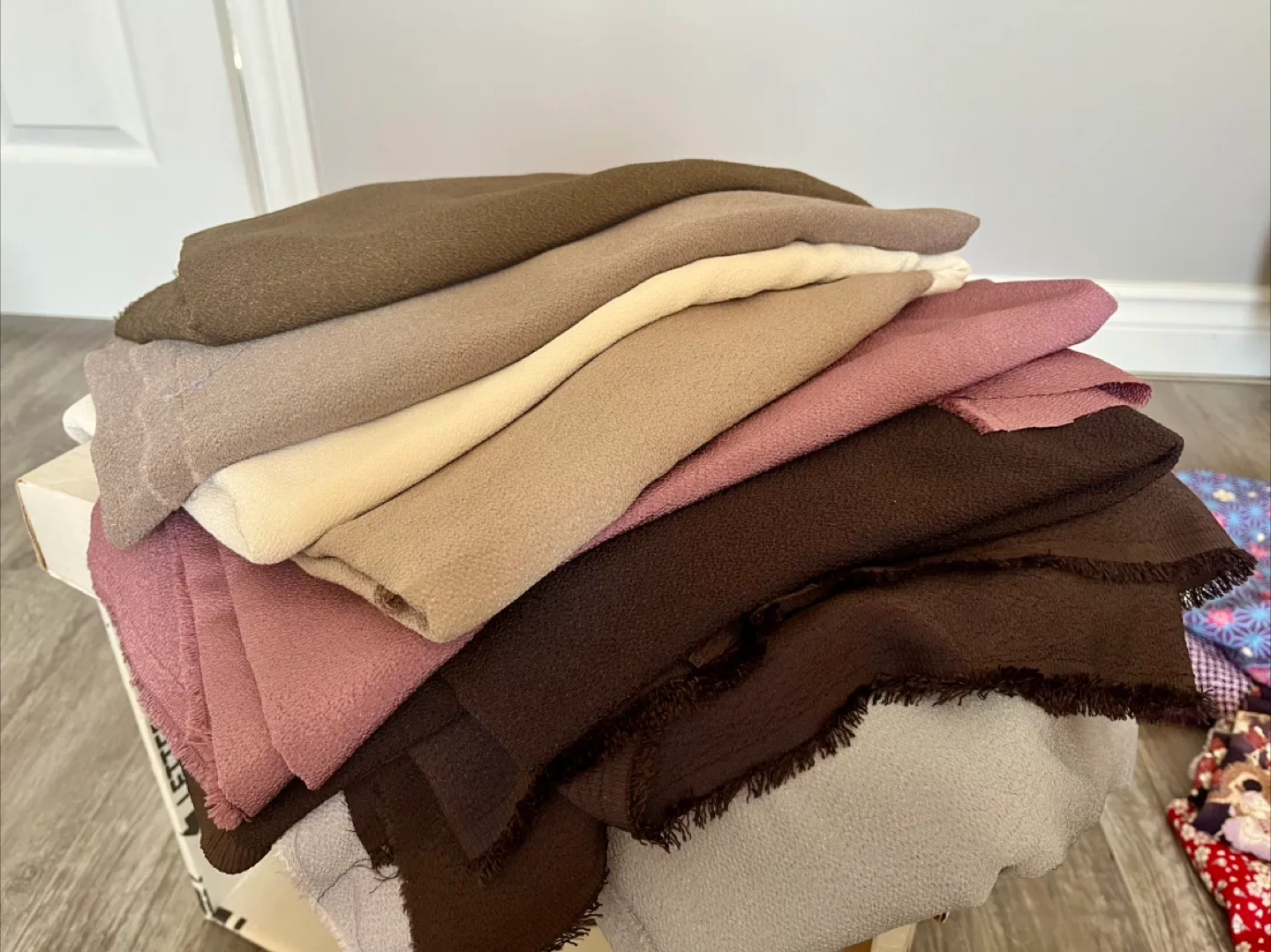 Large selection of Japanese Chirimen/Crepe Fabric image indicator(6)