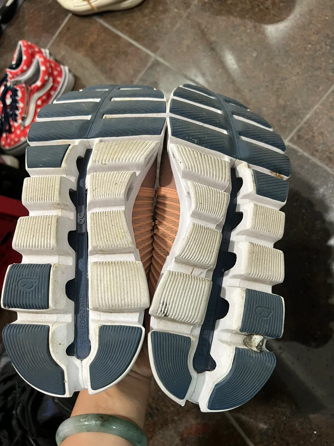 On Cloud Women's Running Shoes US 9 image indicator(4)