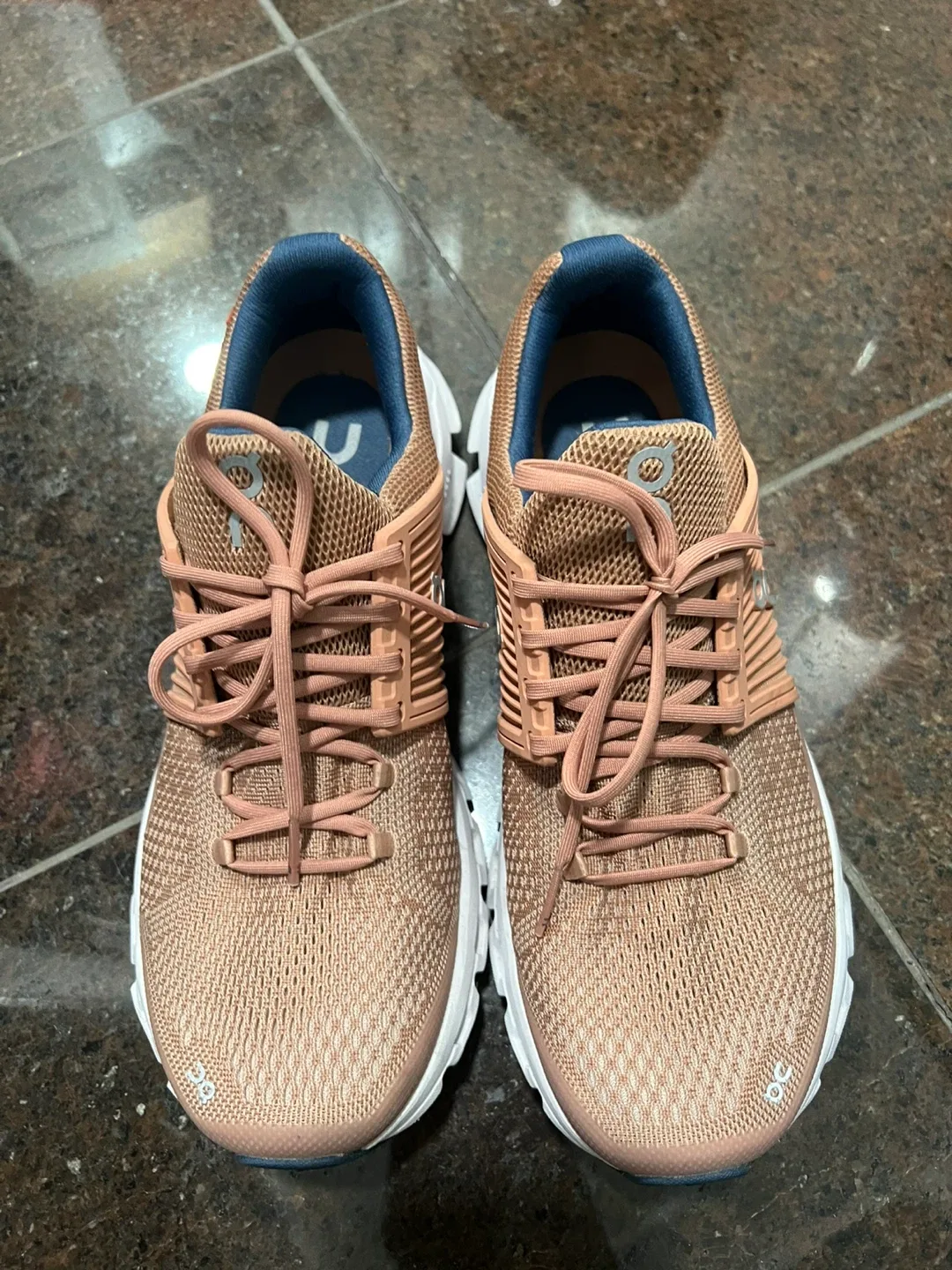 On Cloud Women's Running Shoes US 9 image indicator(2)