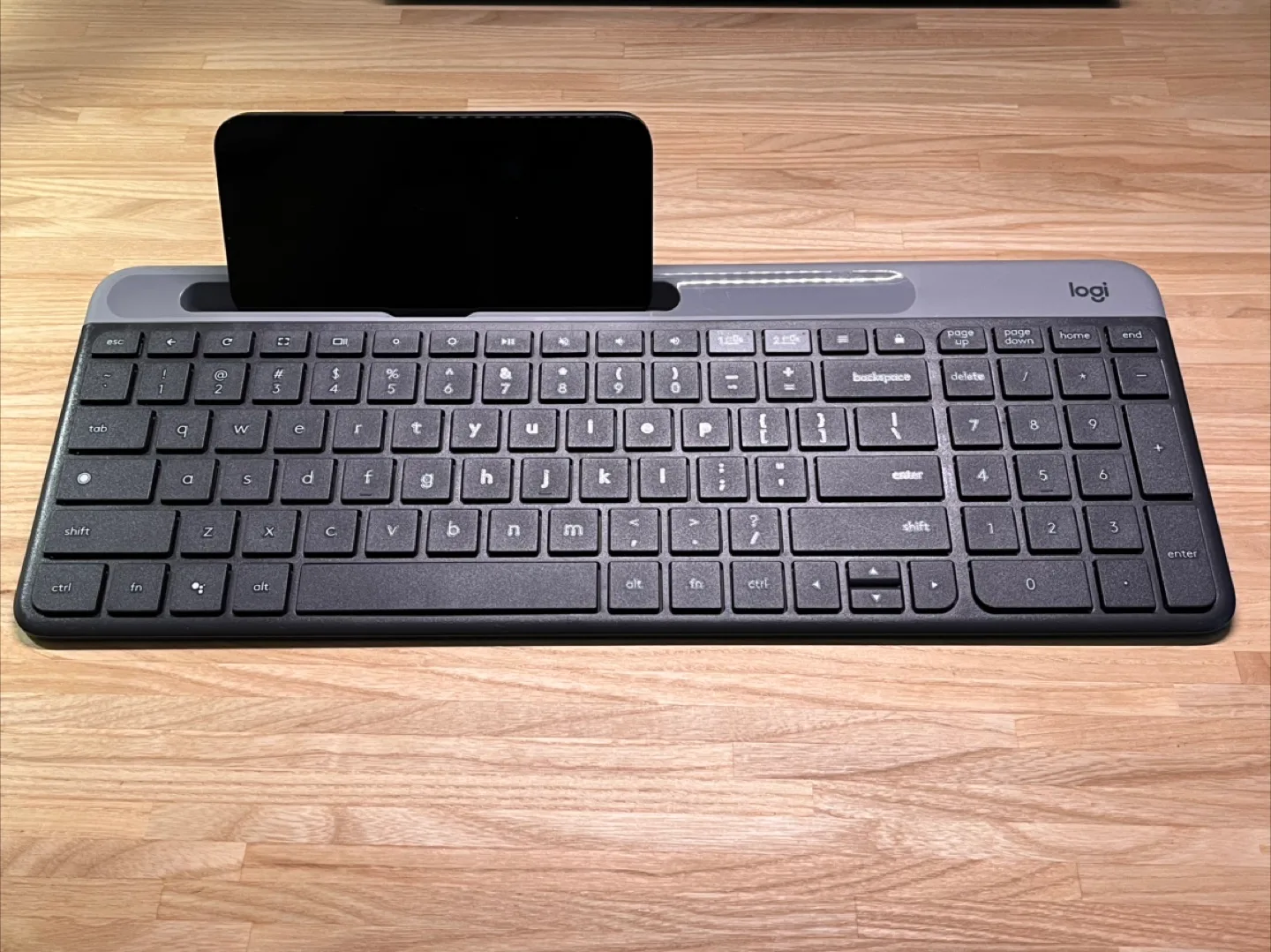 Logitech K580 Slim Multi-Device Wireless Keyboard thumbnail