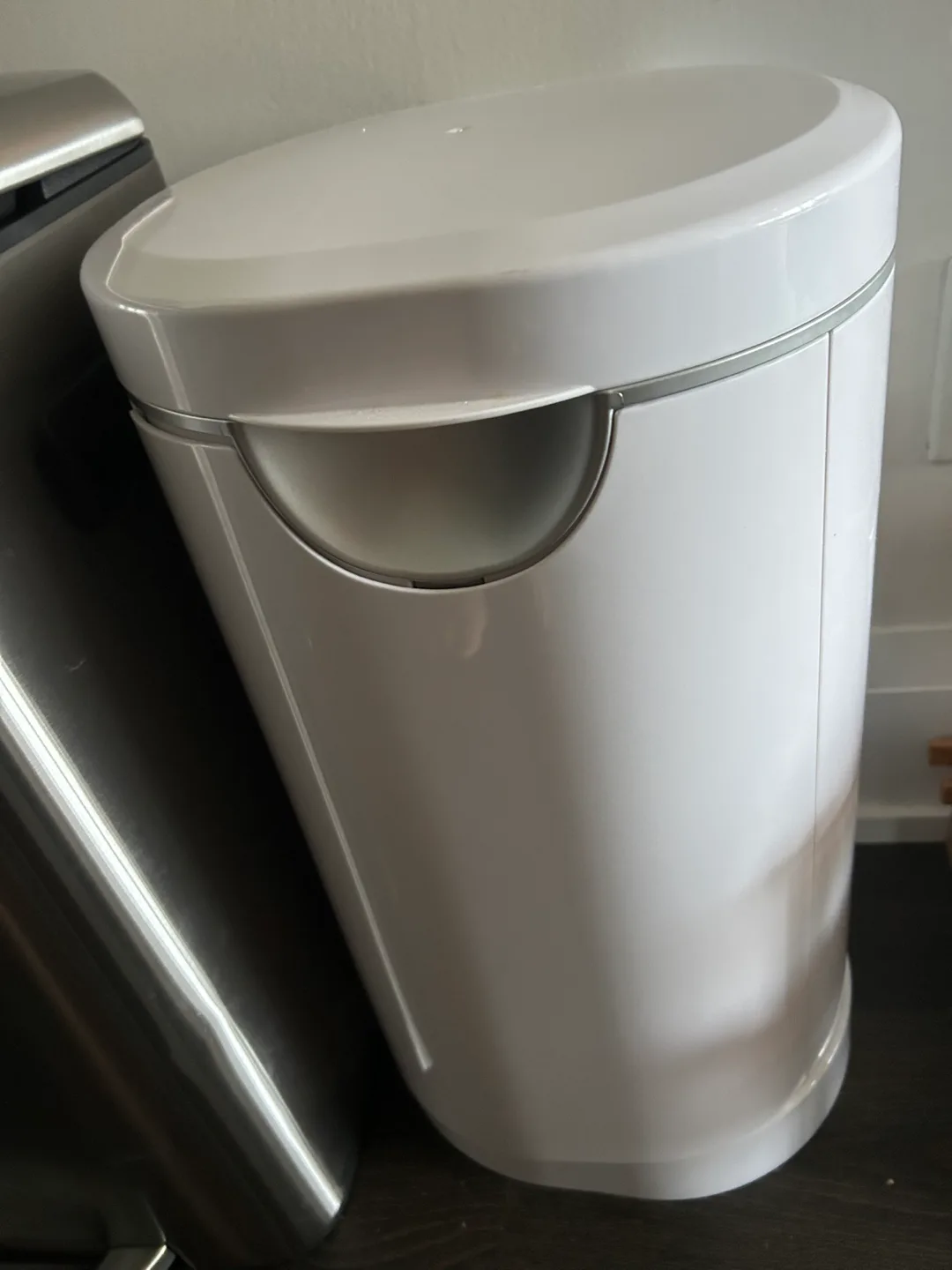 Munchkin Step Diaper Pail image indicator(2)