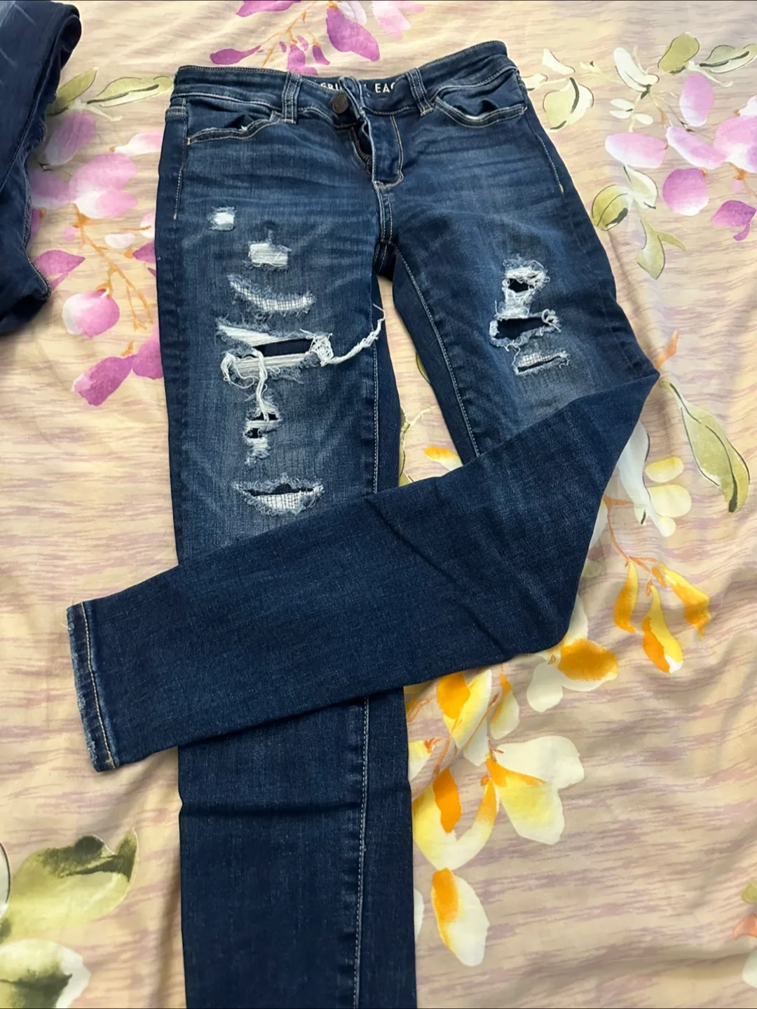 American Eagle Distressed Jeans thumbnail