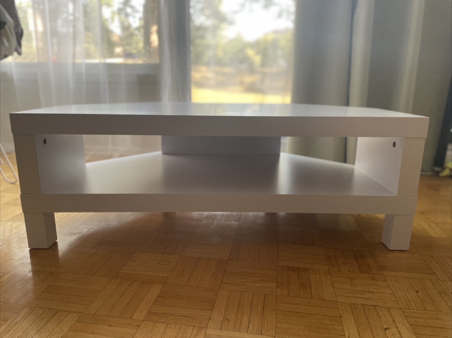 White Modern Coffee Table – Excellent Condition