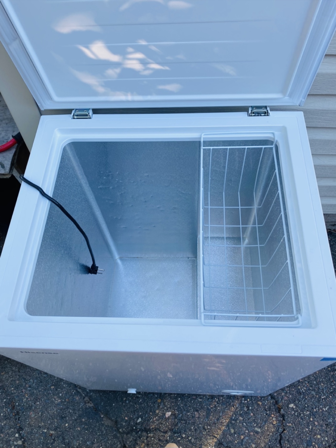 Hisense Chest Freezer - photo 2