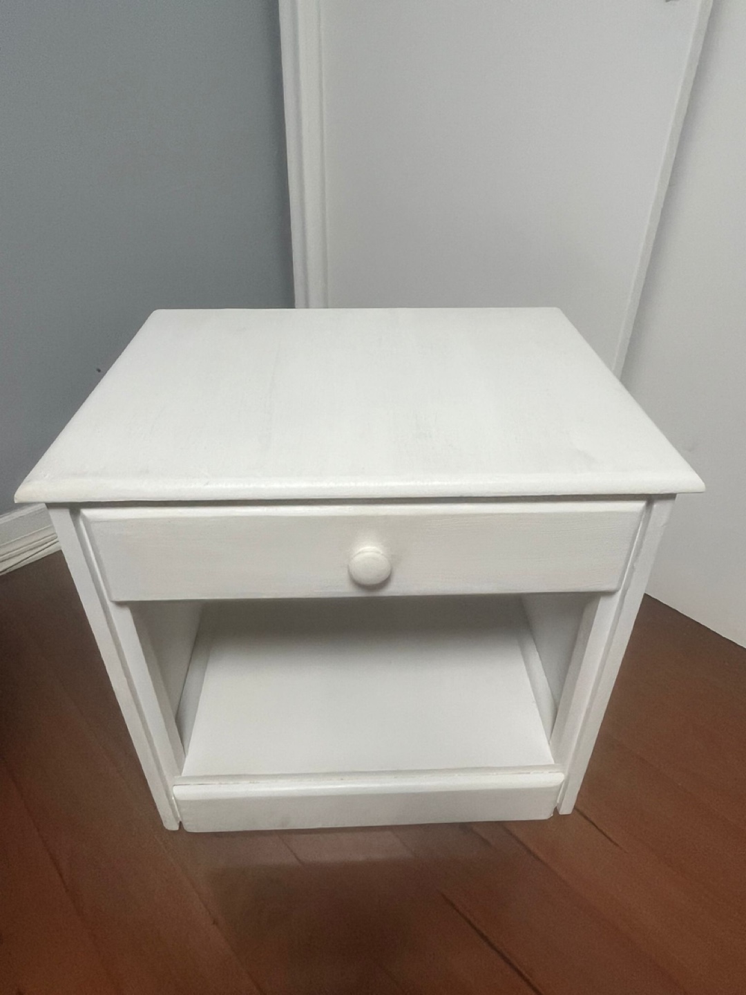 White Bedside Table - photo 2