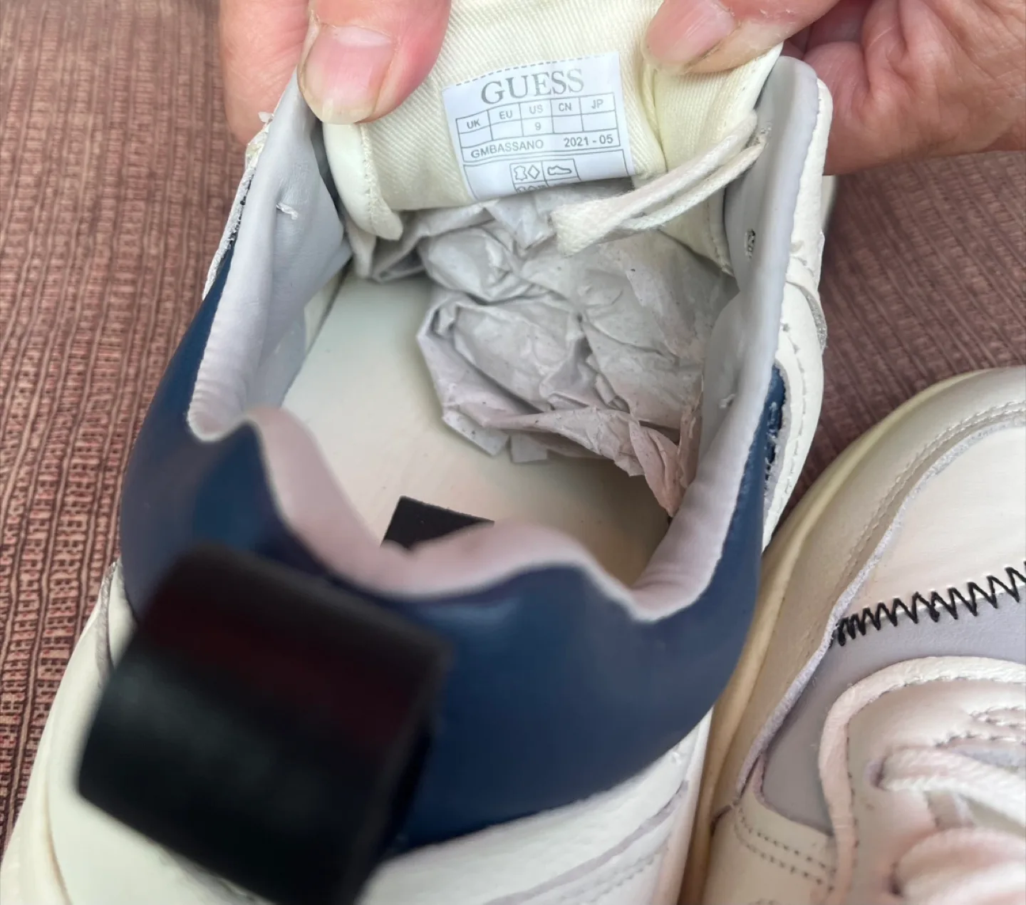 Guess Gmbassano White Sneakers, Size 9 image indicator(3)