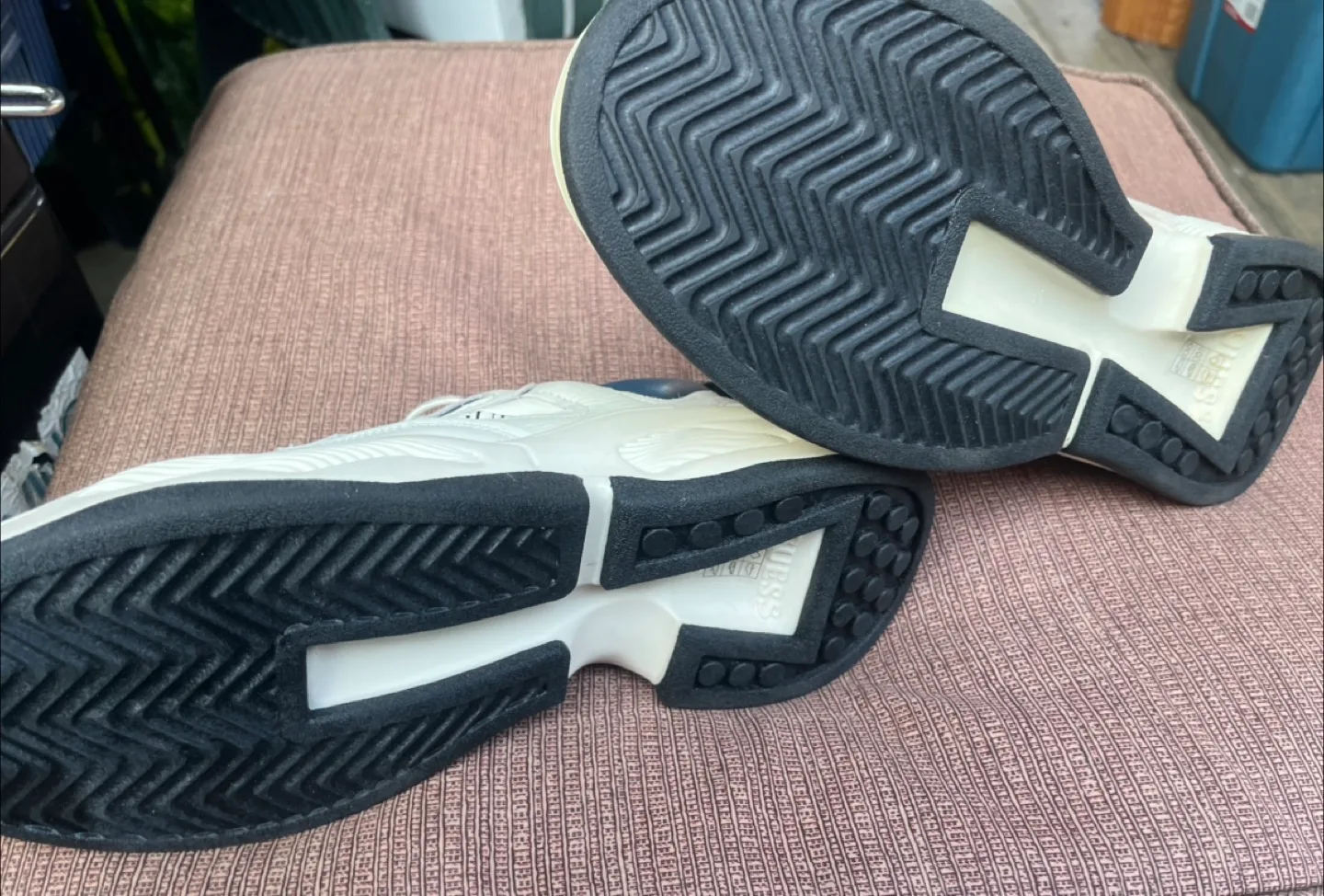 Guess Gmbassano White Sneakers, Size 9 image indicator(4)