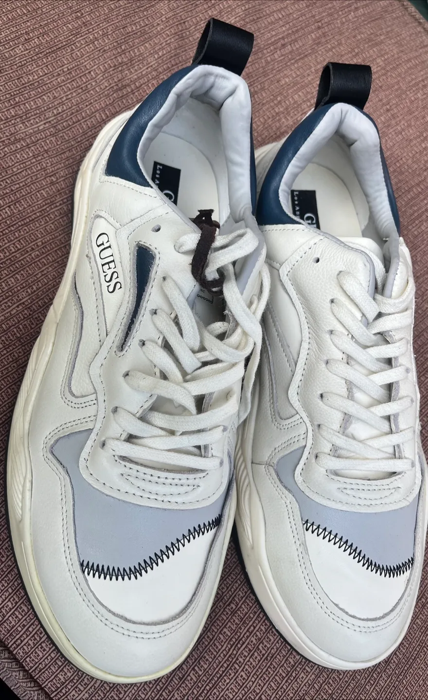 Guess Gmbassano White Sneakers, Size 9 image indicator(2)