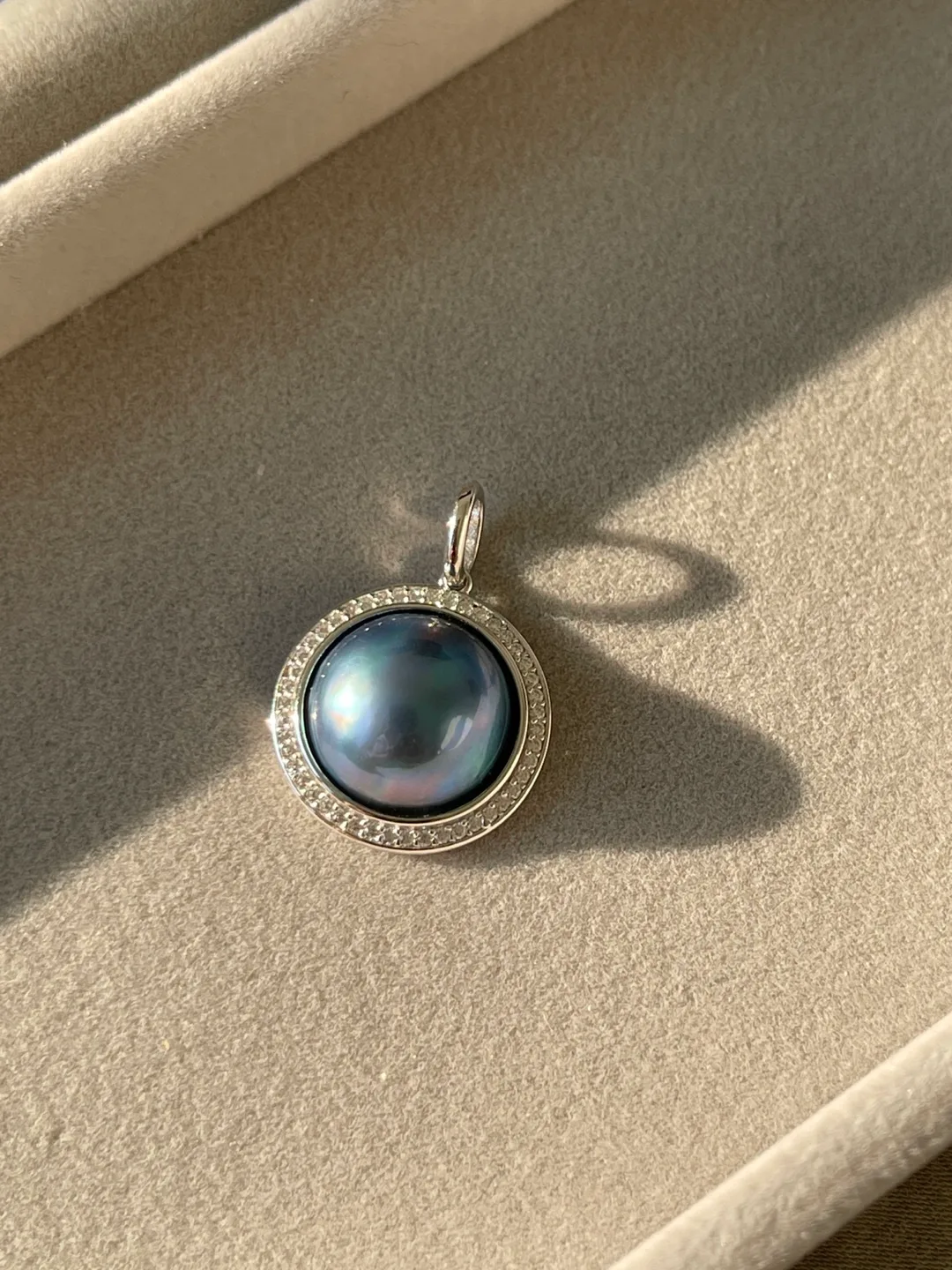 925 silver Grey Fresh Water Pearl + CZ Pendant image indicator(3)