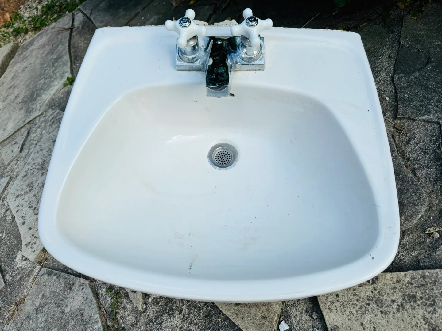 Free Bathroom Sink Set with faucet (working normal/no leaking)
