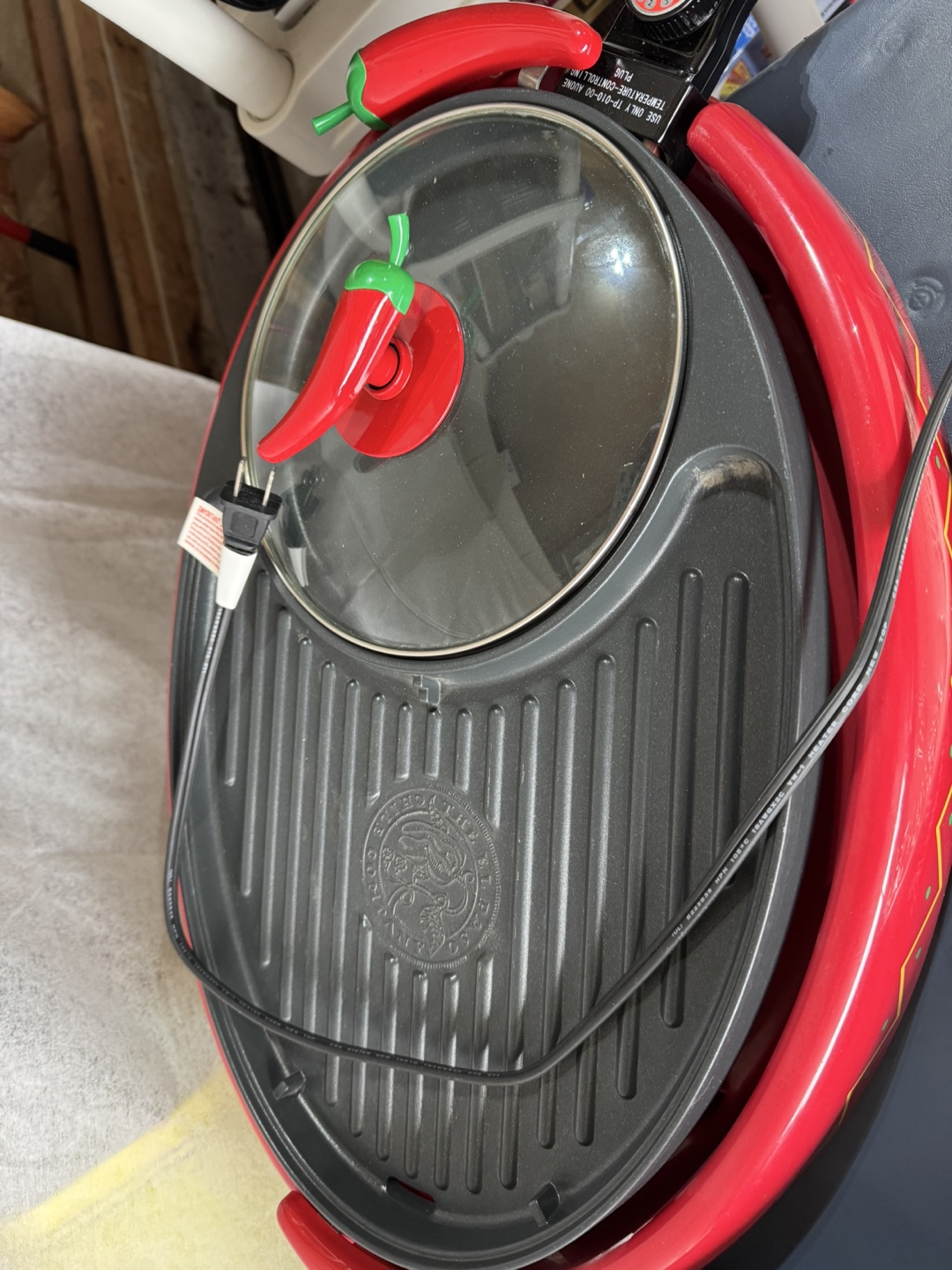 Electric Grill with Lid & Chili Pepper Accents