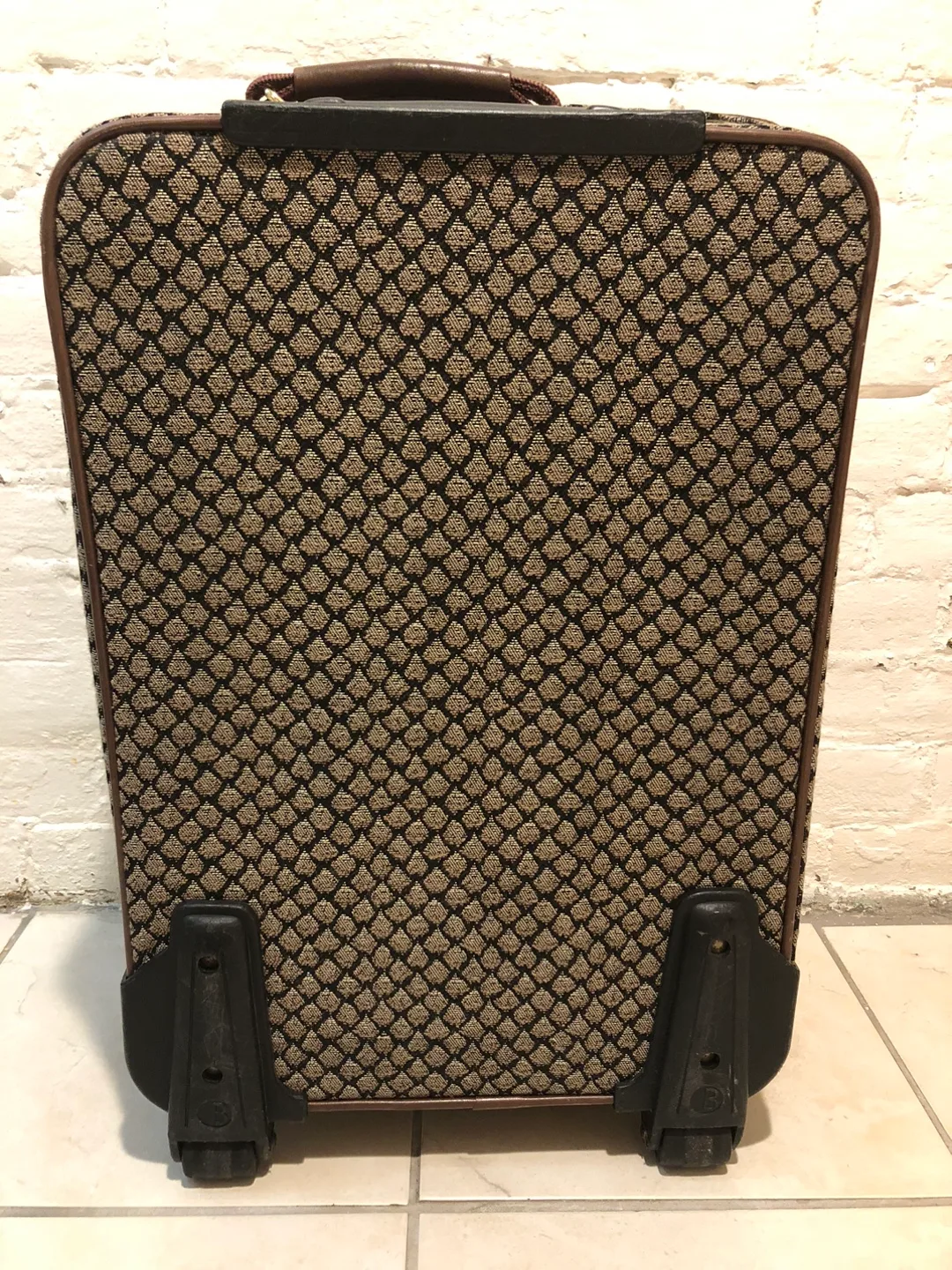 Carry-on size suitcase image indicator(2)