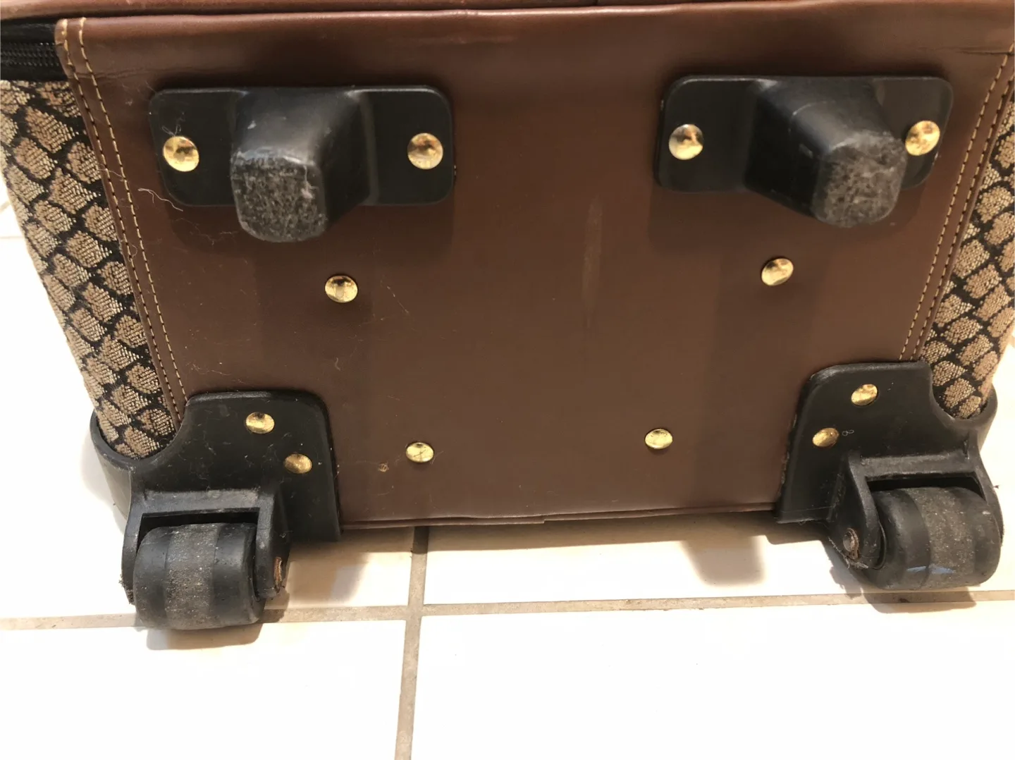 Carry-on size suitcase image indicator(6)