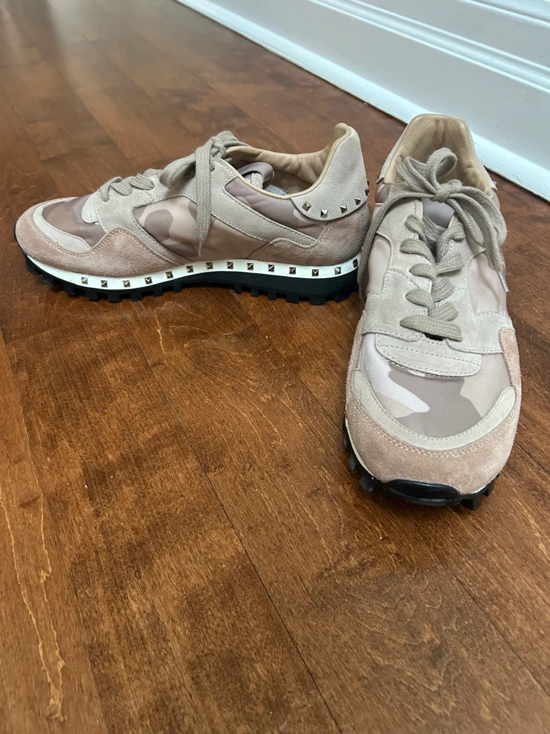 Valentino Garavani Sneakers Size 39 image indicator(4)