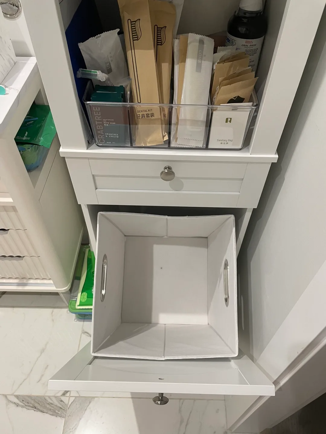 Bathroom Cabinet with laundry hamper - White image indicator(3)