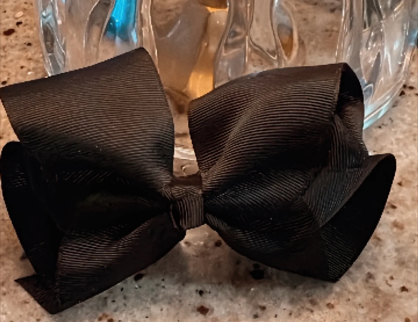 Title: 🎀 Bulk Lot – 400 Elegant Black Bow Hair Clips thumbnail
