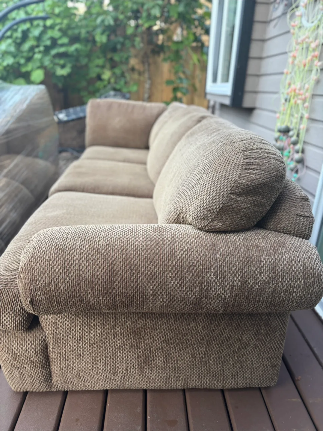 Comfortable Brown Sofa thumbnail