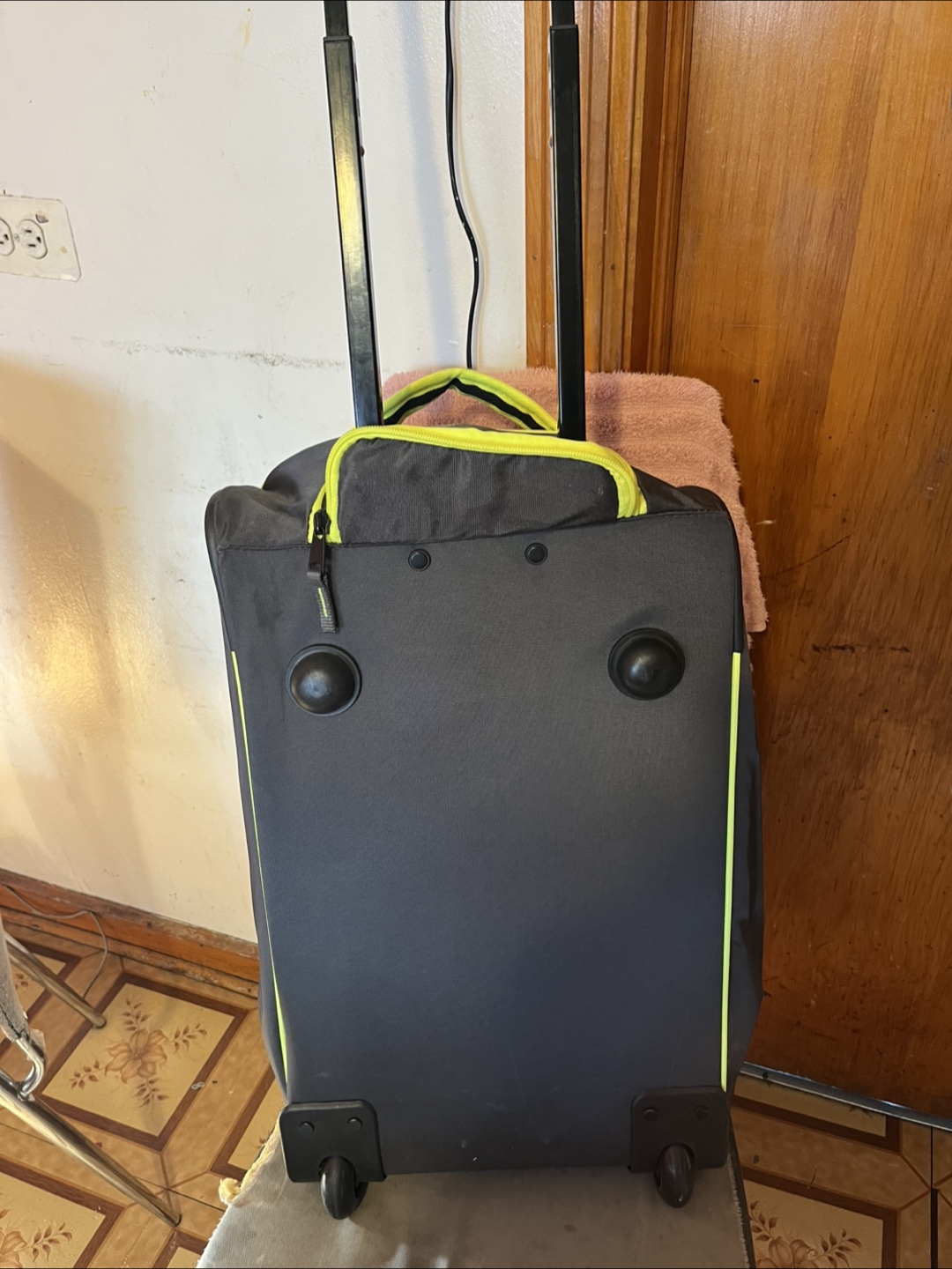 American Tourister Rolling Carry-On Luggage - photo 2