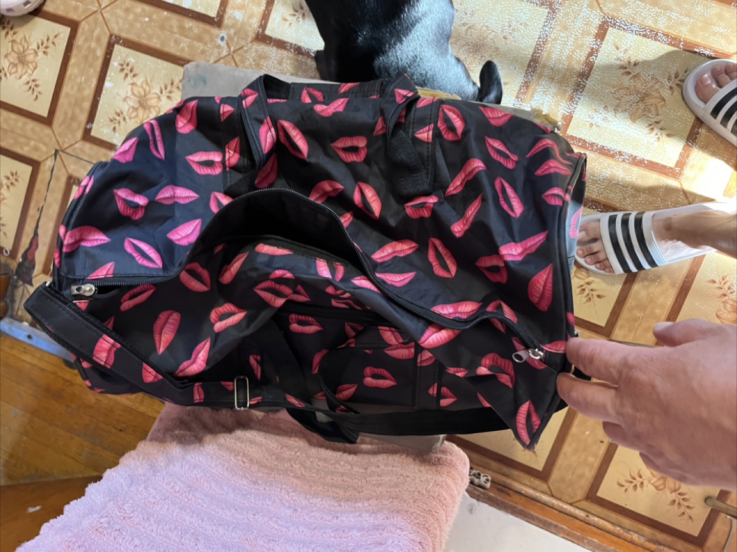 Lips Print Duffle Bag - photo 5
