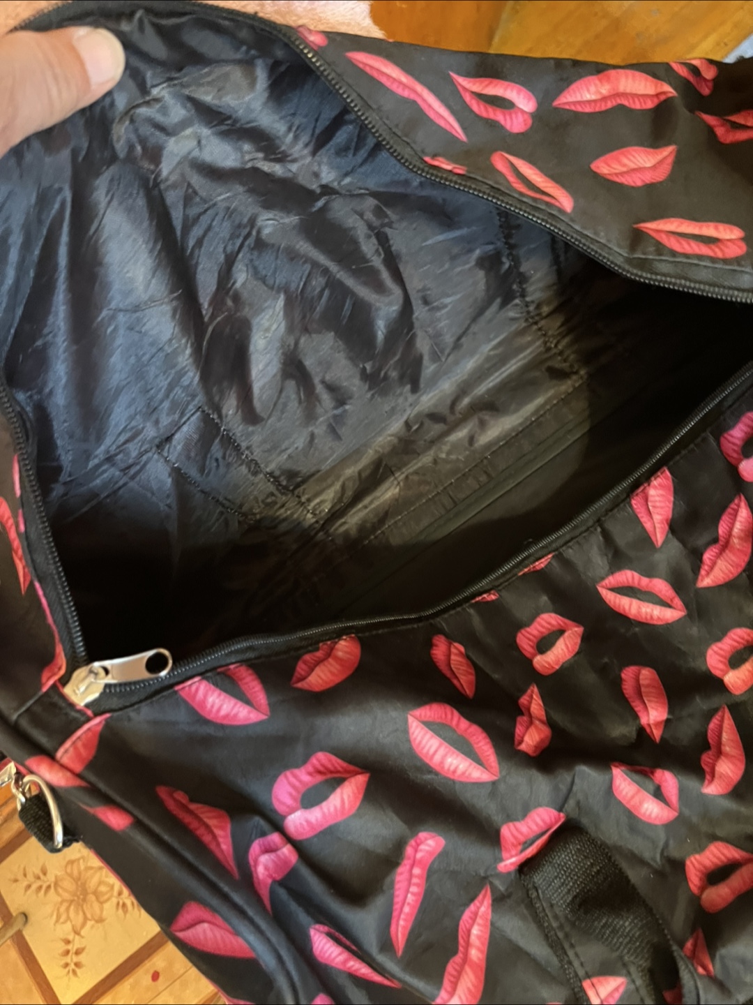 Lips Print Duffle Bag - photo 3