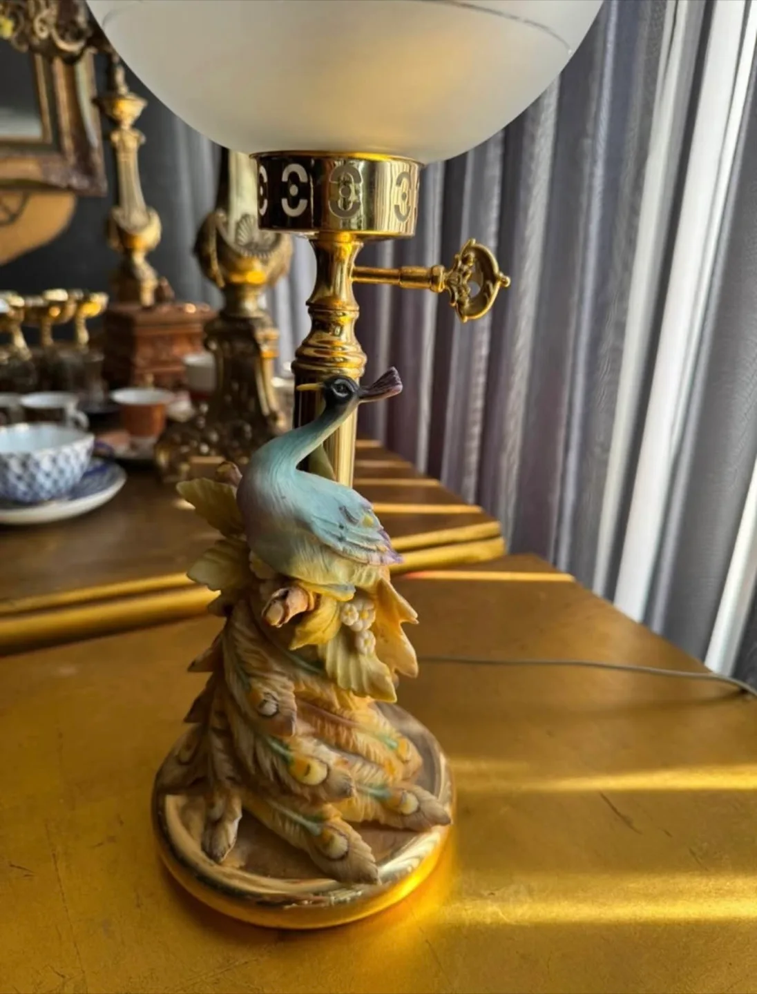 Peacock Table Lamp image indicator(2)