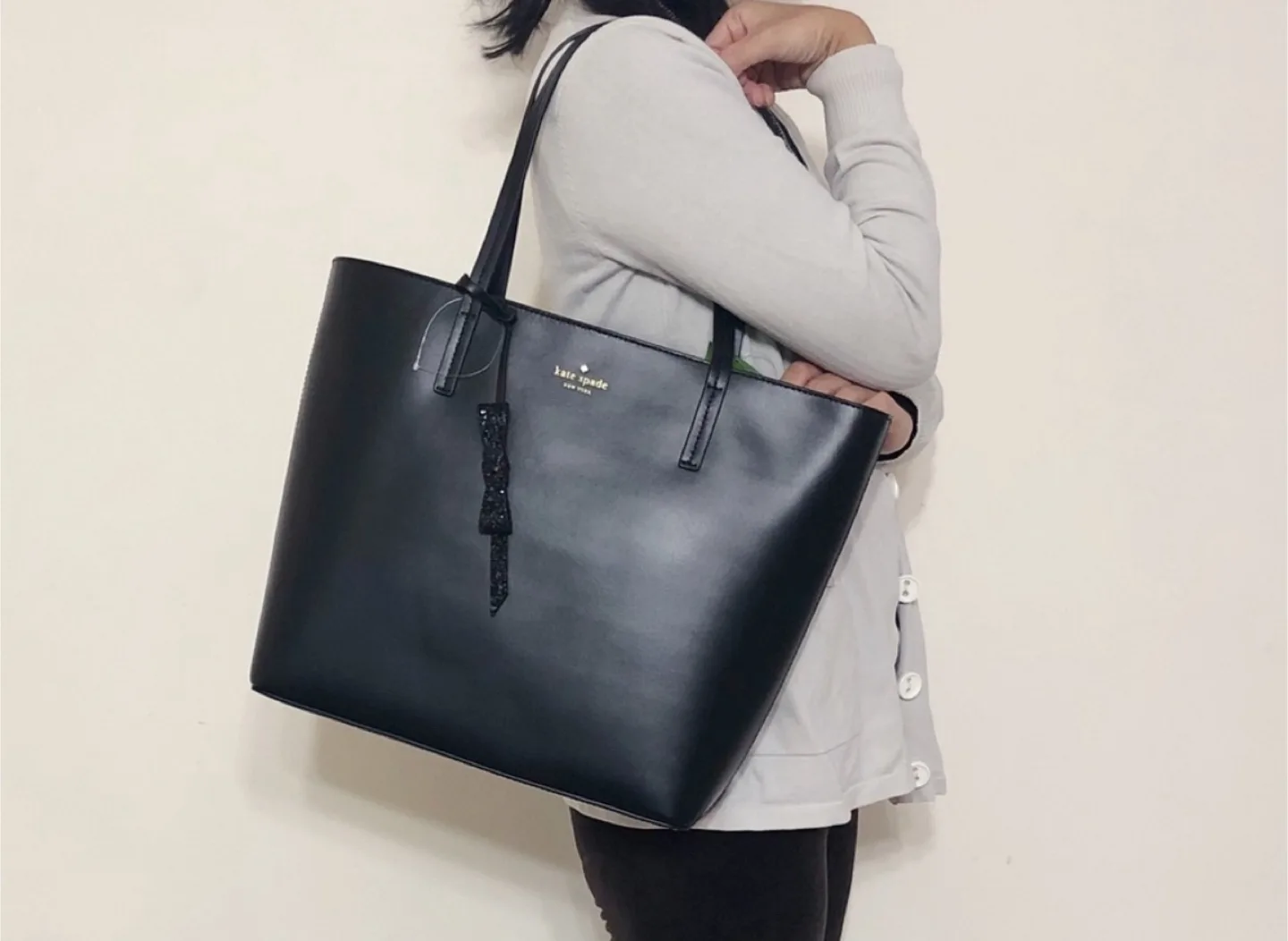 kate spade black leather tote image indicator(5)