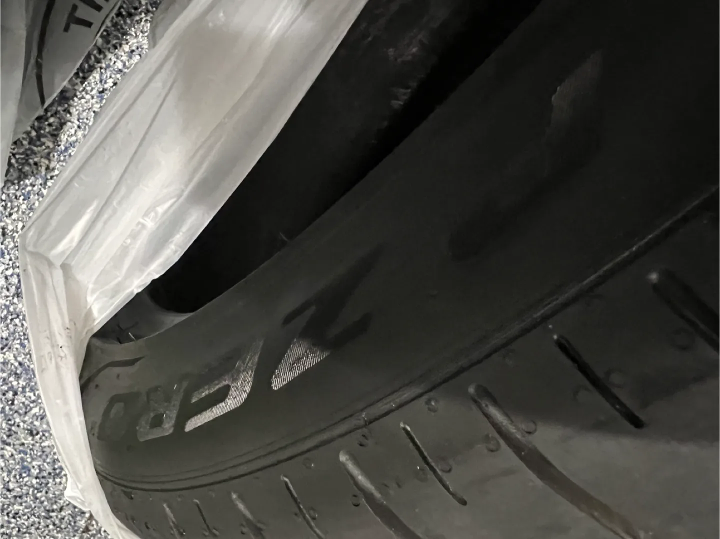 Pirelli P Zero 255/40R19 96Y Tire image indicator(4)